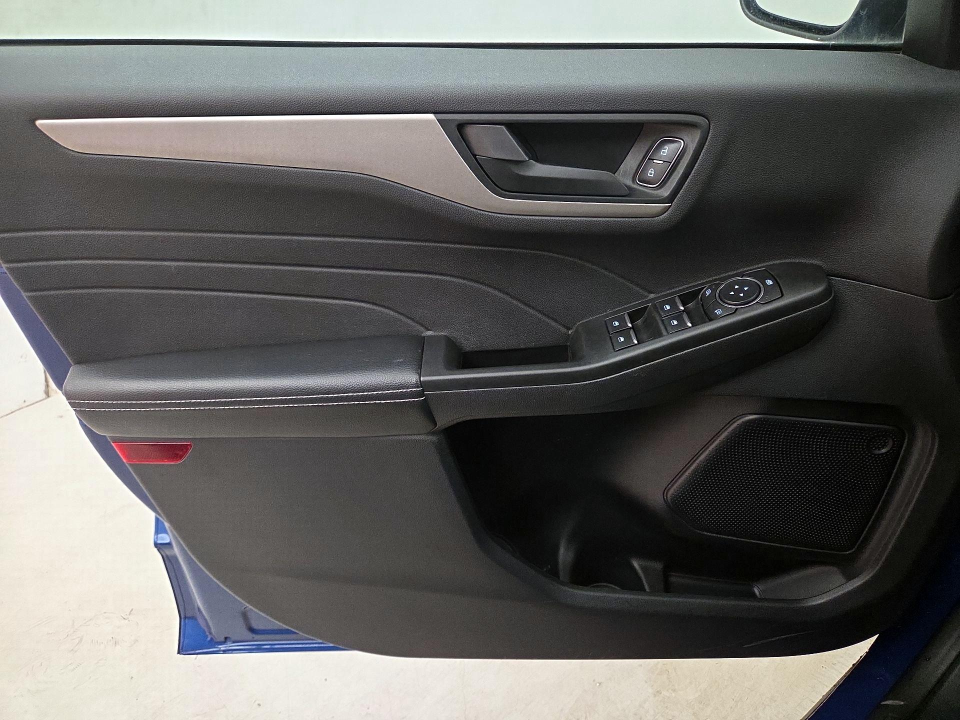 Thumbnail: 2022 Ford Escape - 12