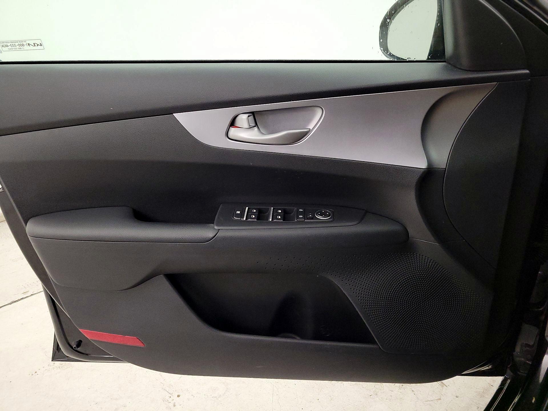 Thumbnail: 2023 Kia Forte - 12