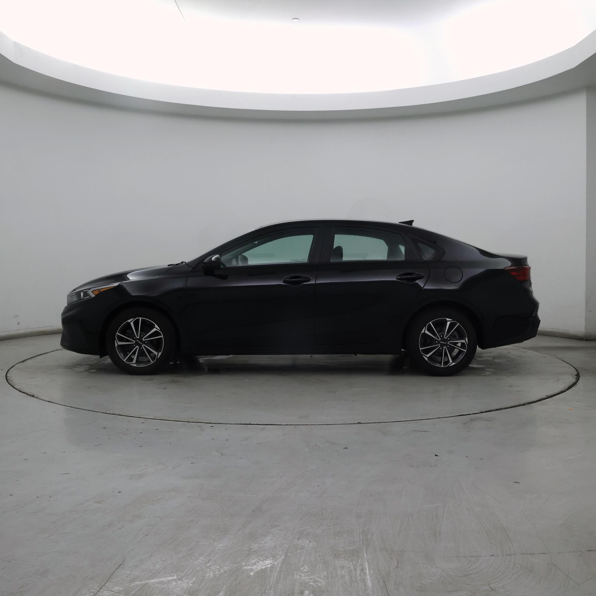 Thumbnail: 2023 Kia Forte - 3