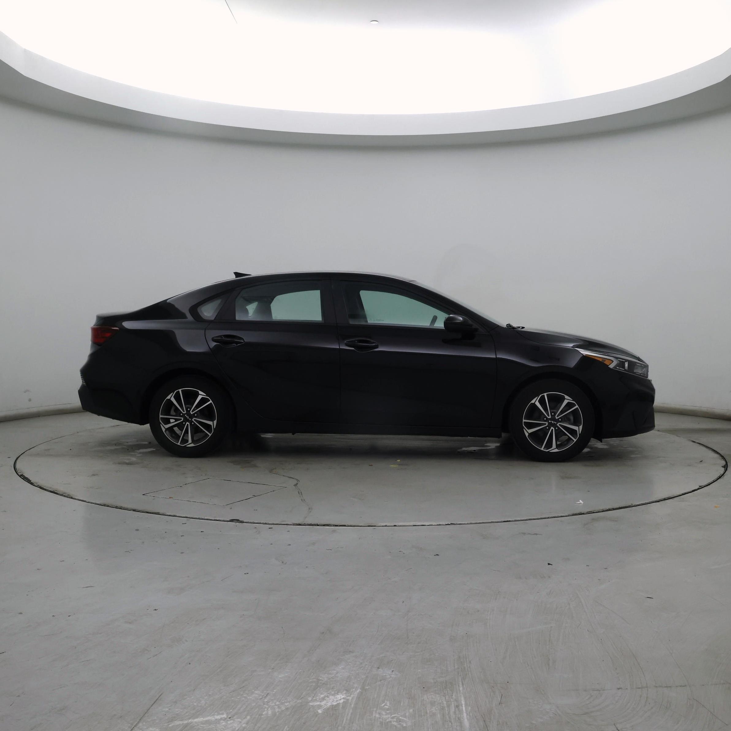 Thumbnail: 2023 Kia Forte - 7