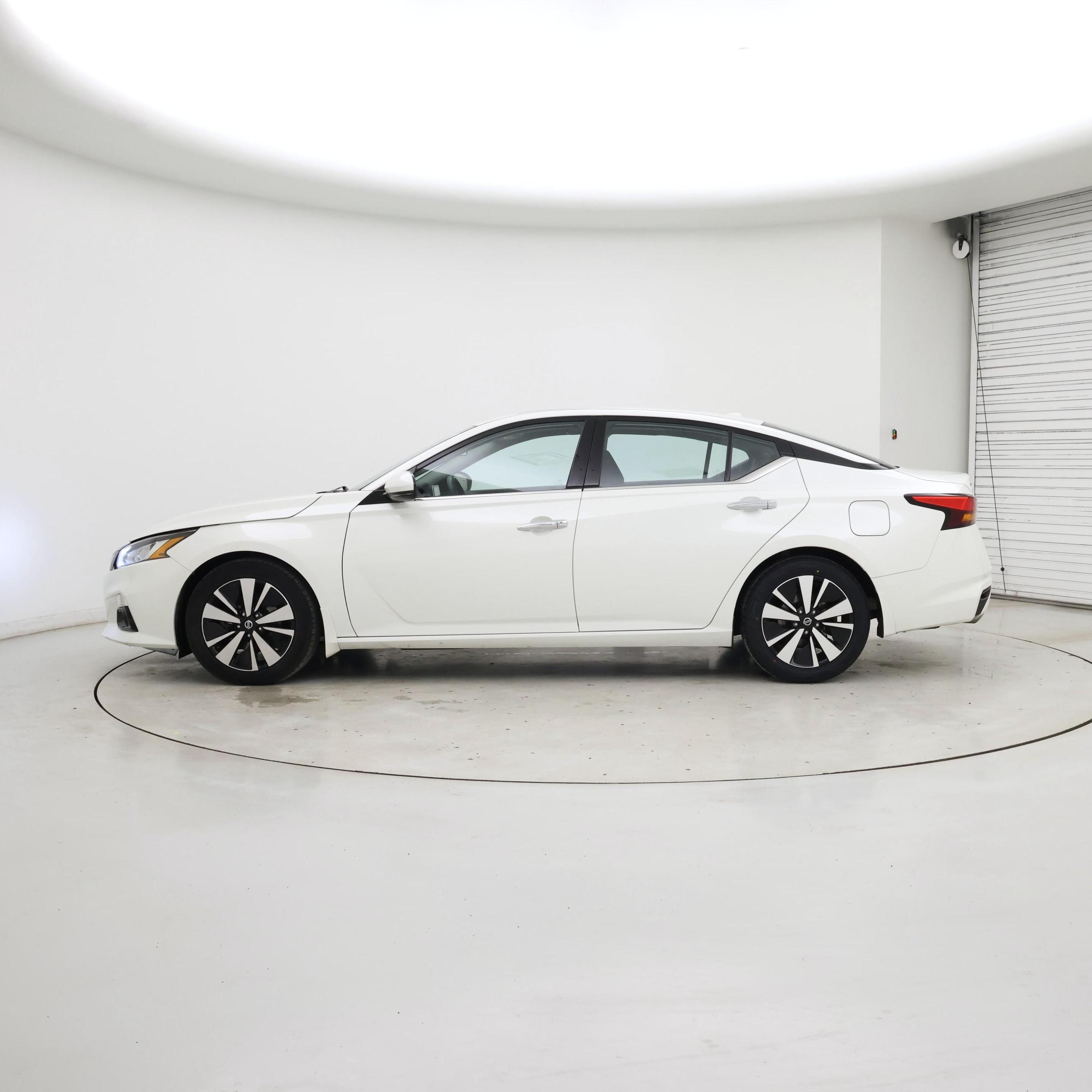 Thumbnail: 2021 Nissan Altima - 3