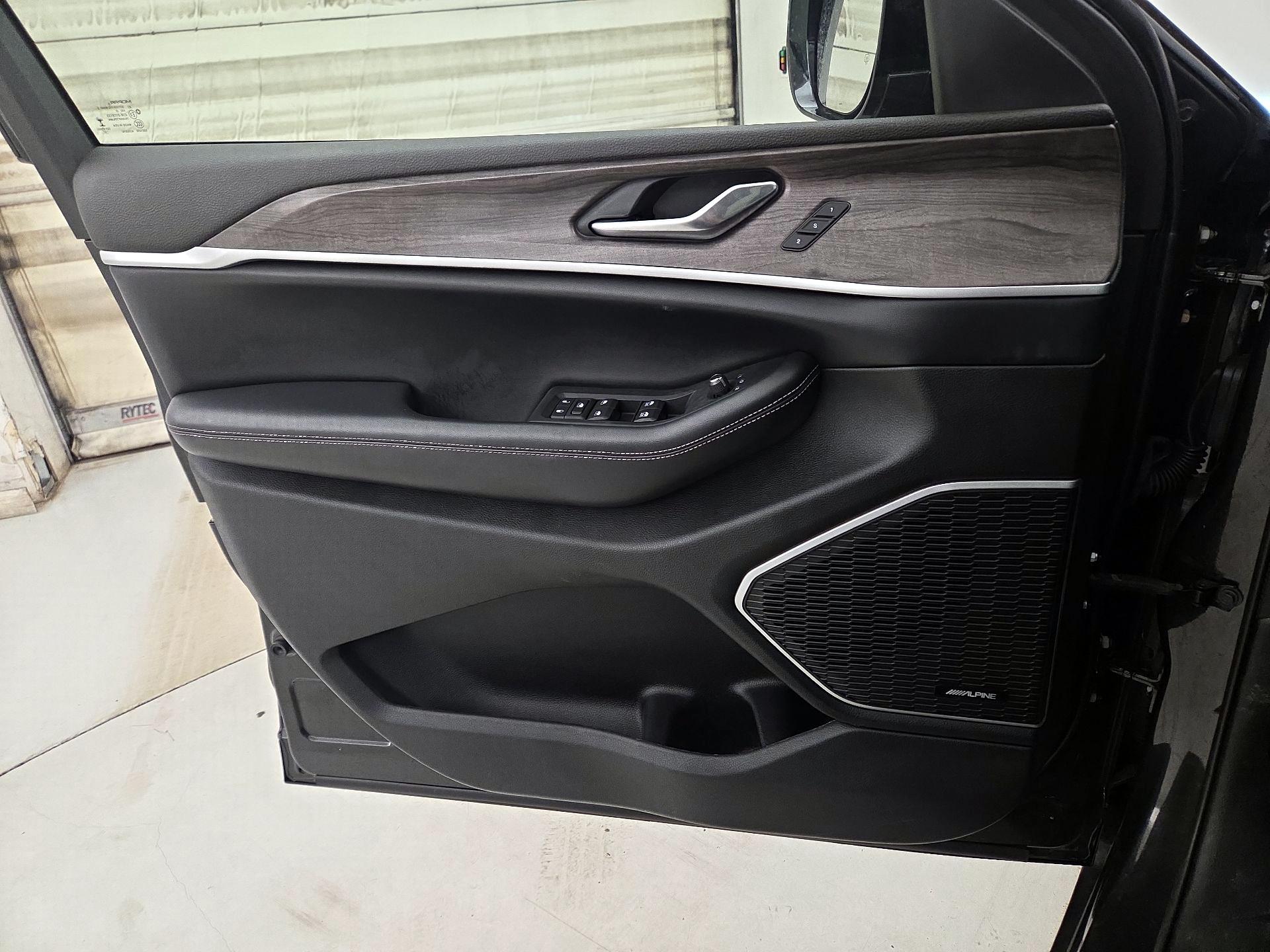 Thumbnail: 2022 Jeep Grand Cherokee L - 12