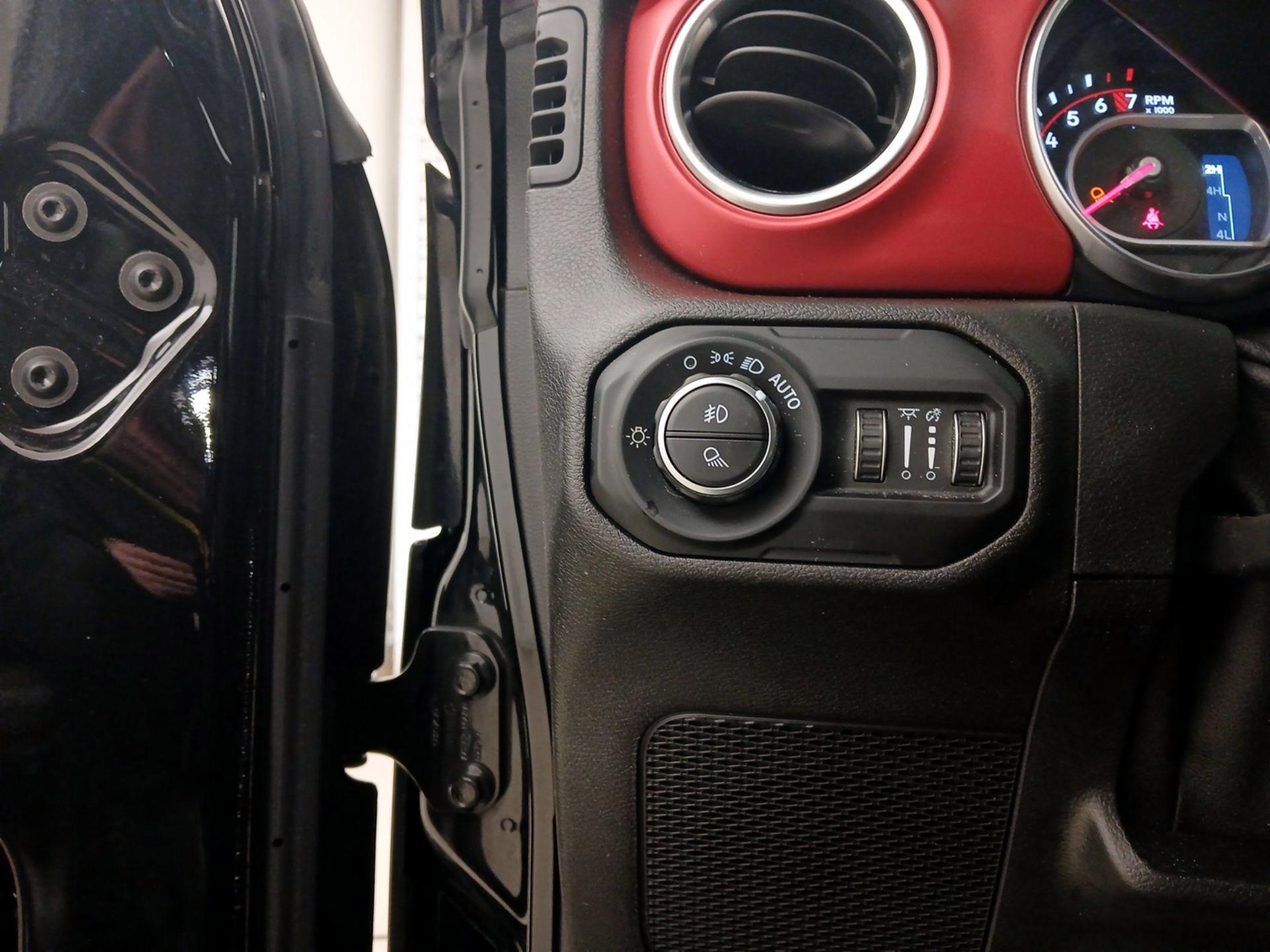 Thumbnail: 2021 Jeep Gladiator - 13