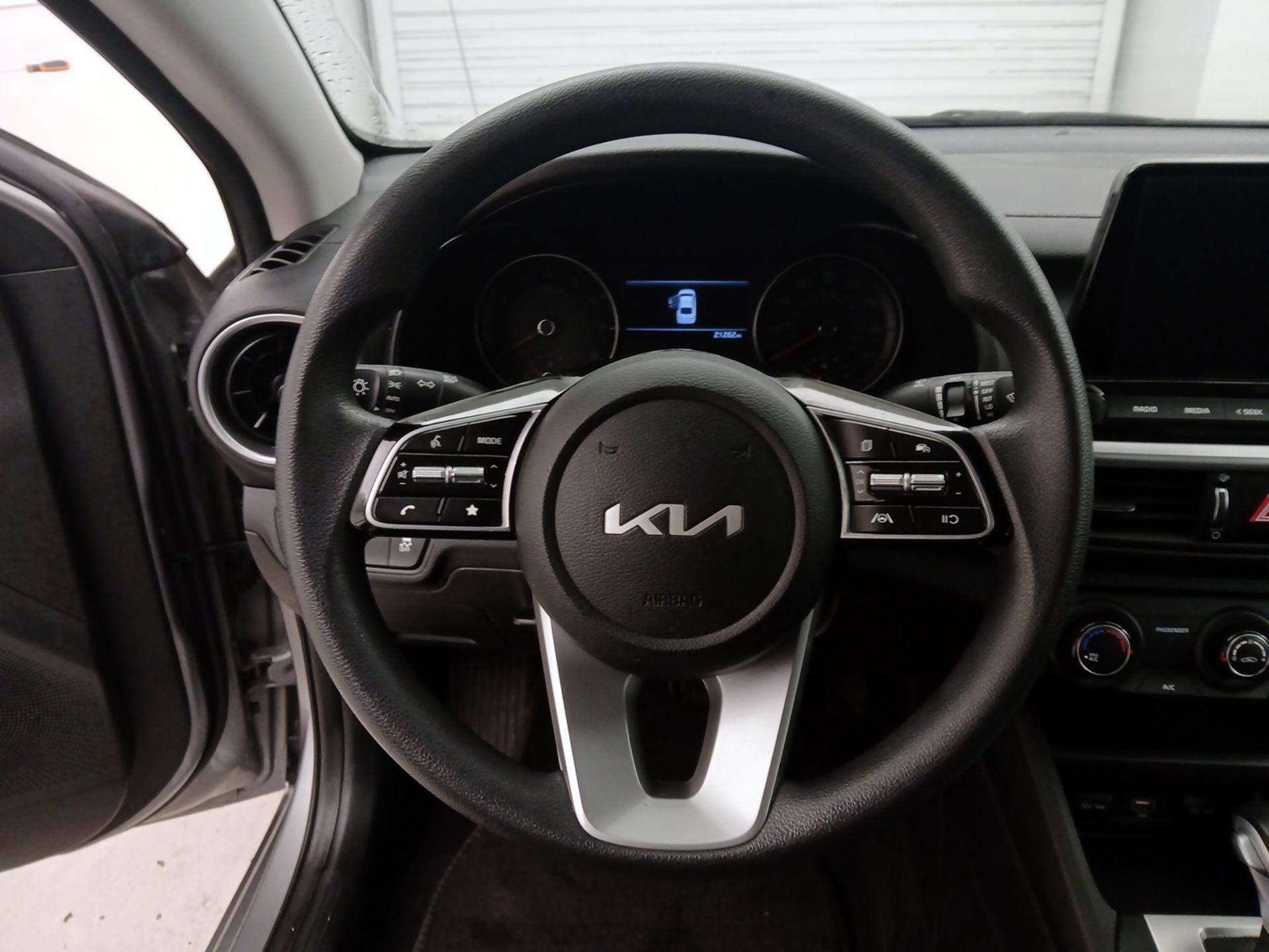Thumbnail: 2023 Kia Forte - 10