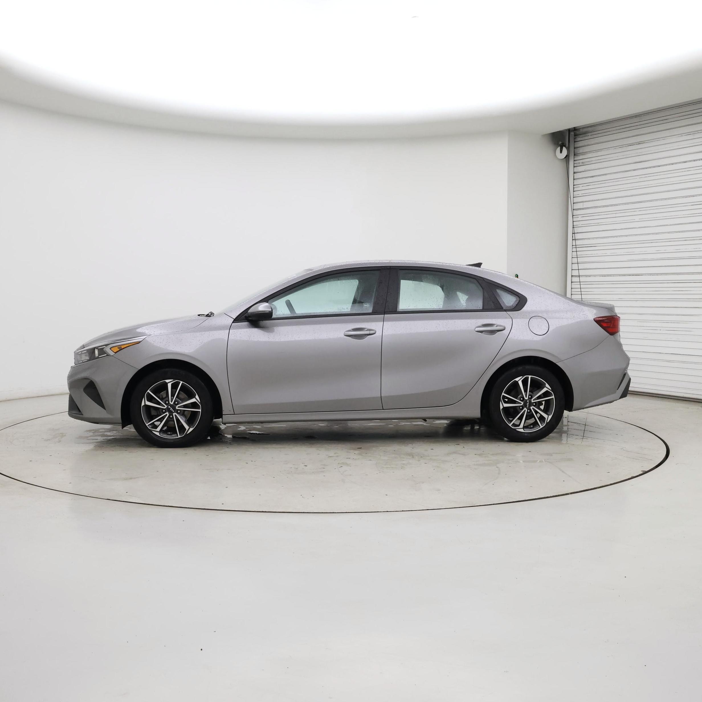 Thumbnail: 2023 Kia Forte - 3