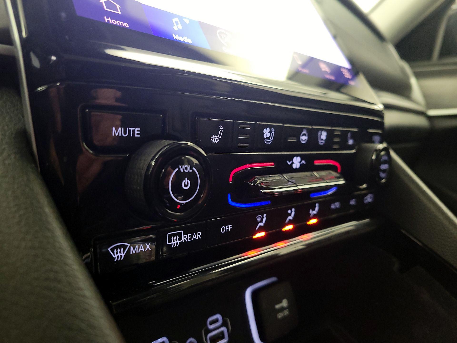 Thumbnail: 2021 Jeep Grand Cherokee L - 17