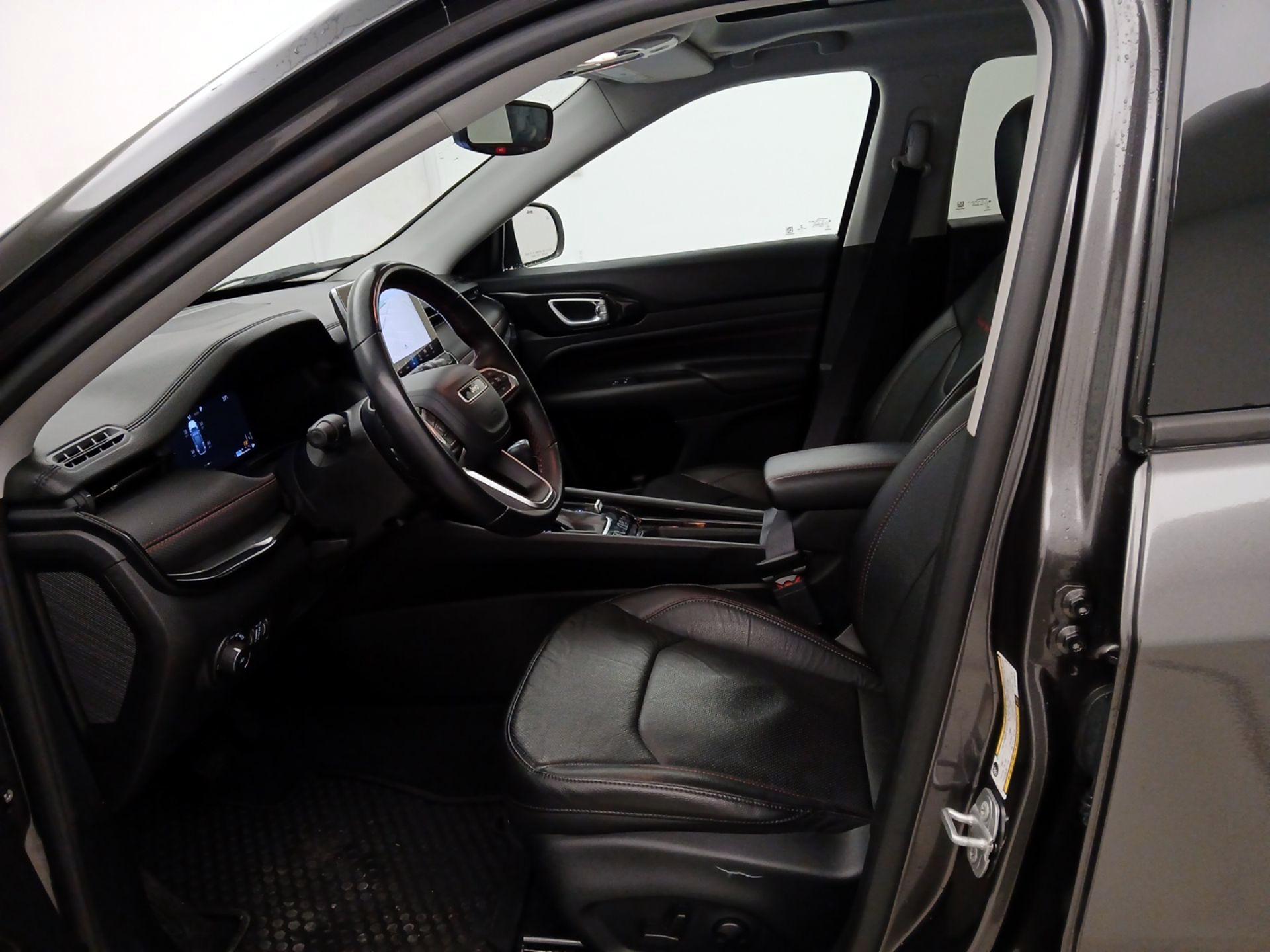 Thumbnail: 2022 Jeep Compass - 11