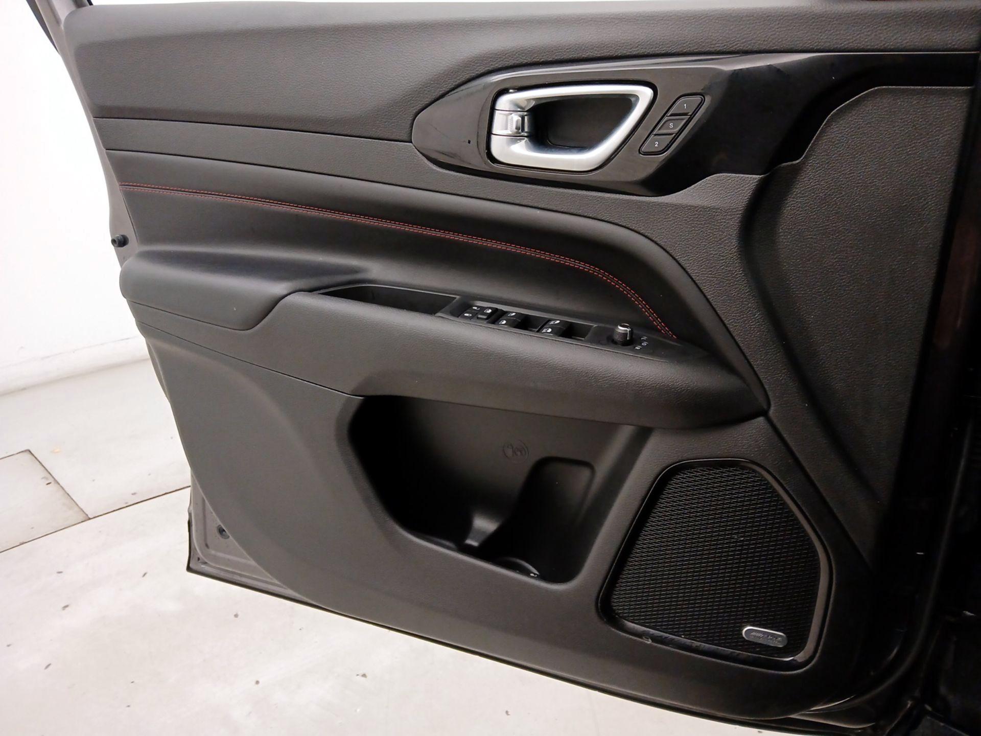 Thumbnail: 2022 Jeep Compass - 12