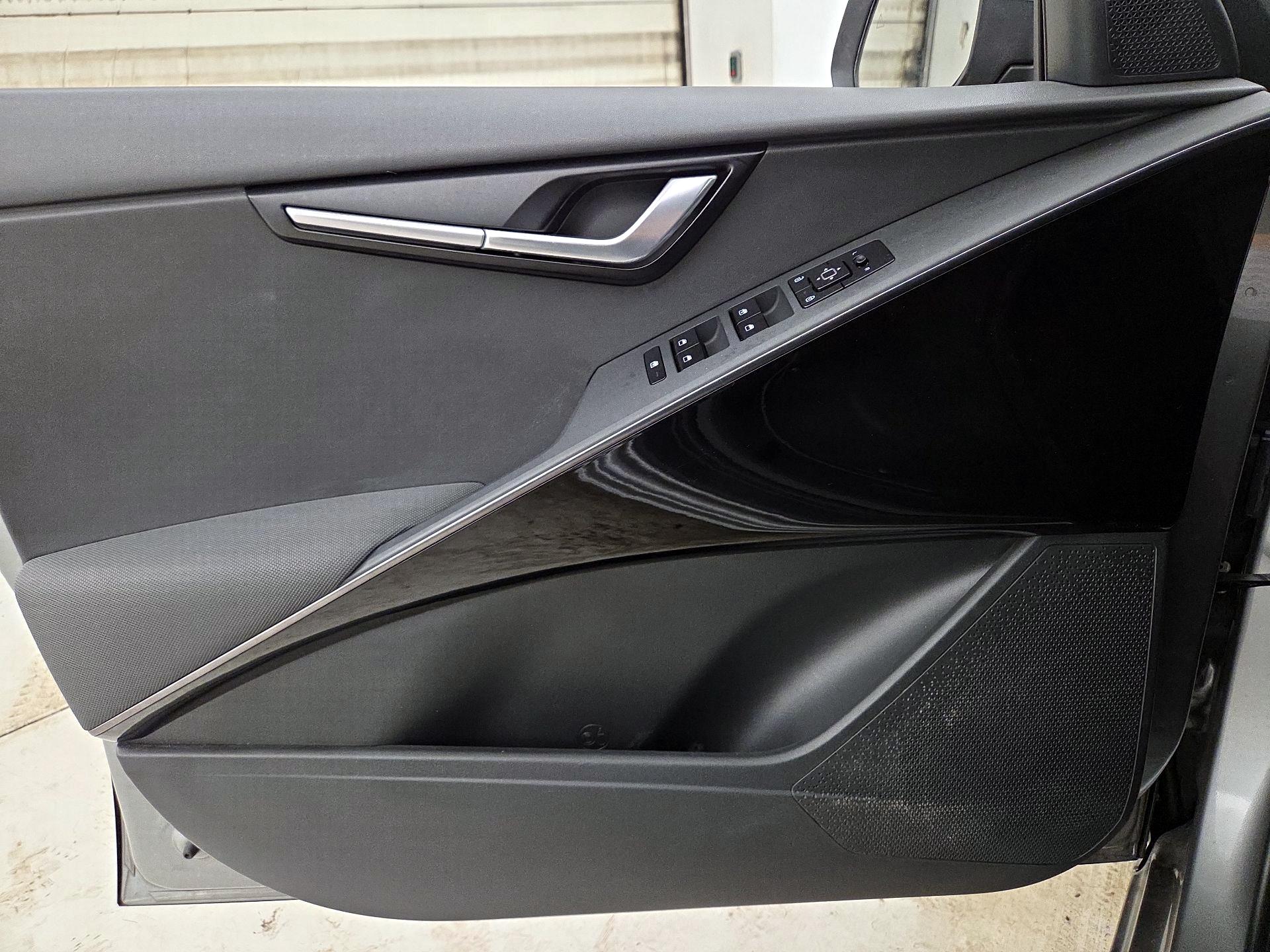 Thumbnail: 2023 Kia Niro - 12