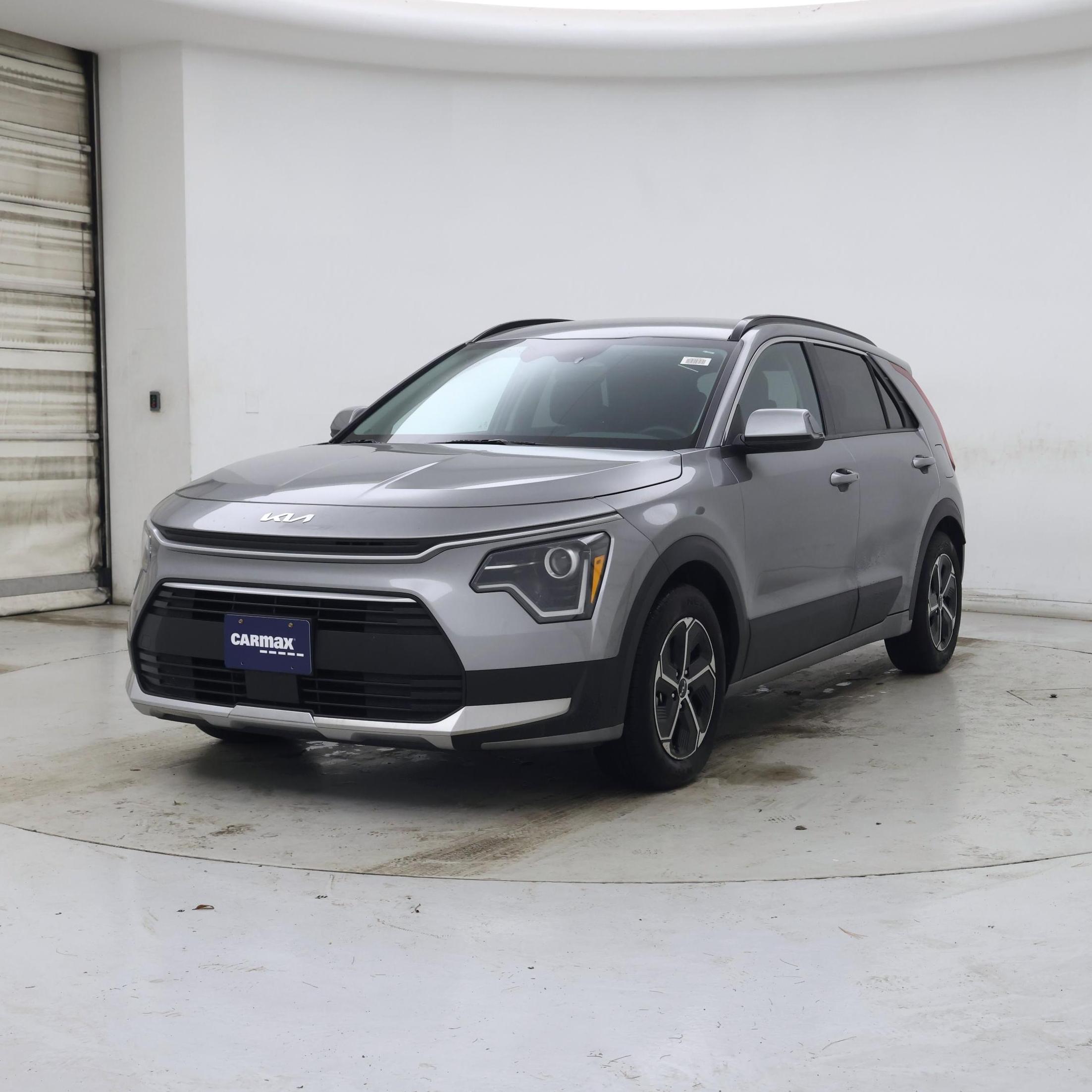 Thumbnail: 2023 Kia Niro - 4