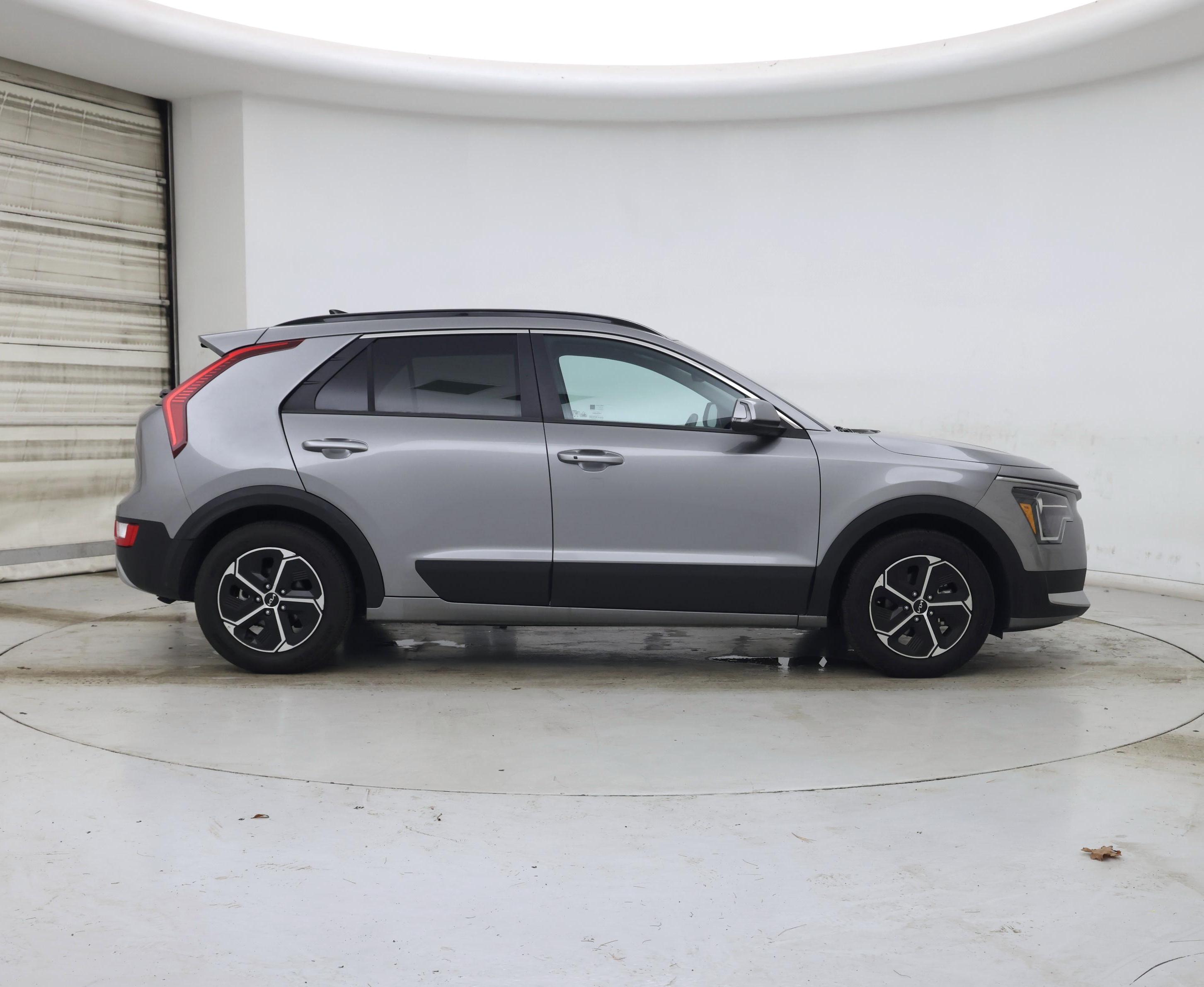 Thumbnail: 2023 Kia Niro - 7