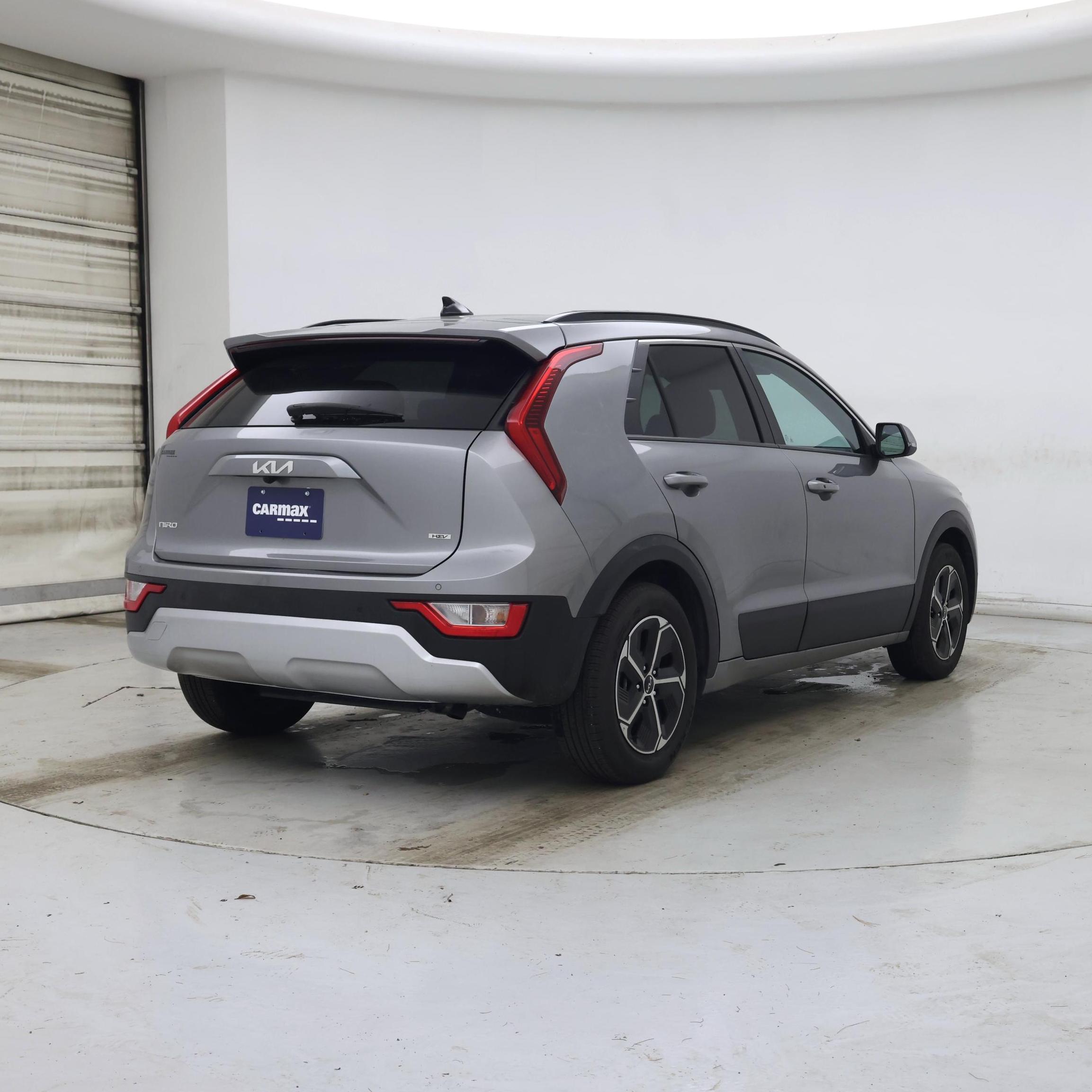 Thumbnail: 2023 Kia Niro - 8