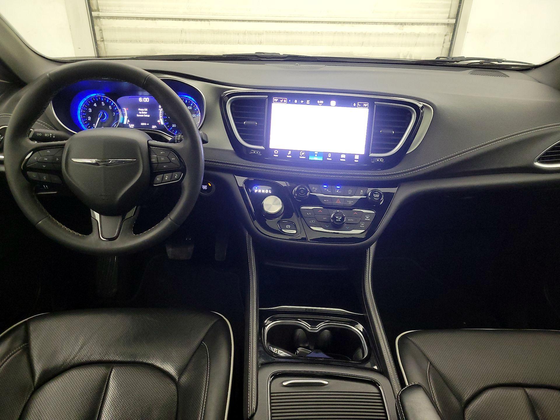 Thumbnail: 2022 Chrysler Pacifica - 9