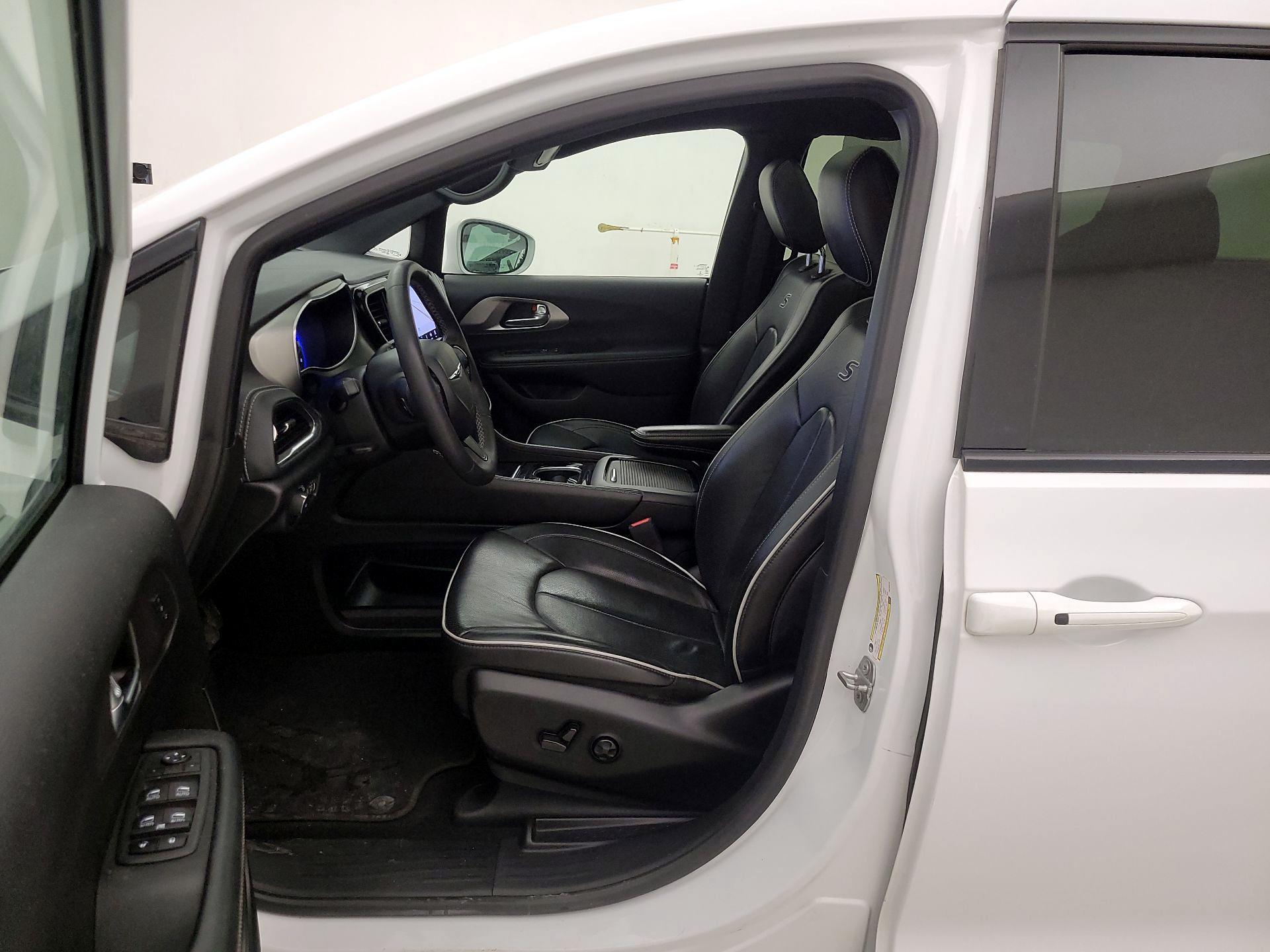 Thumbnail: 2022 Chrysler Pacifica - 11