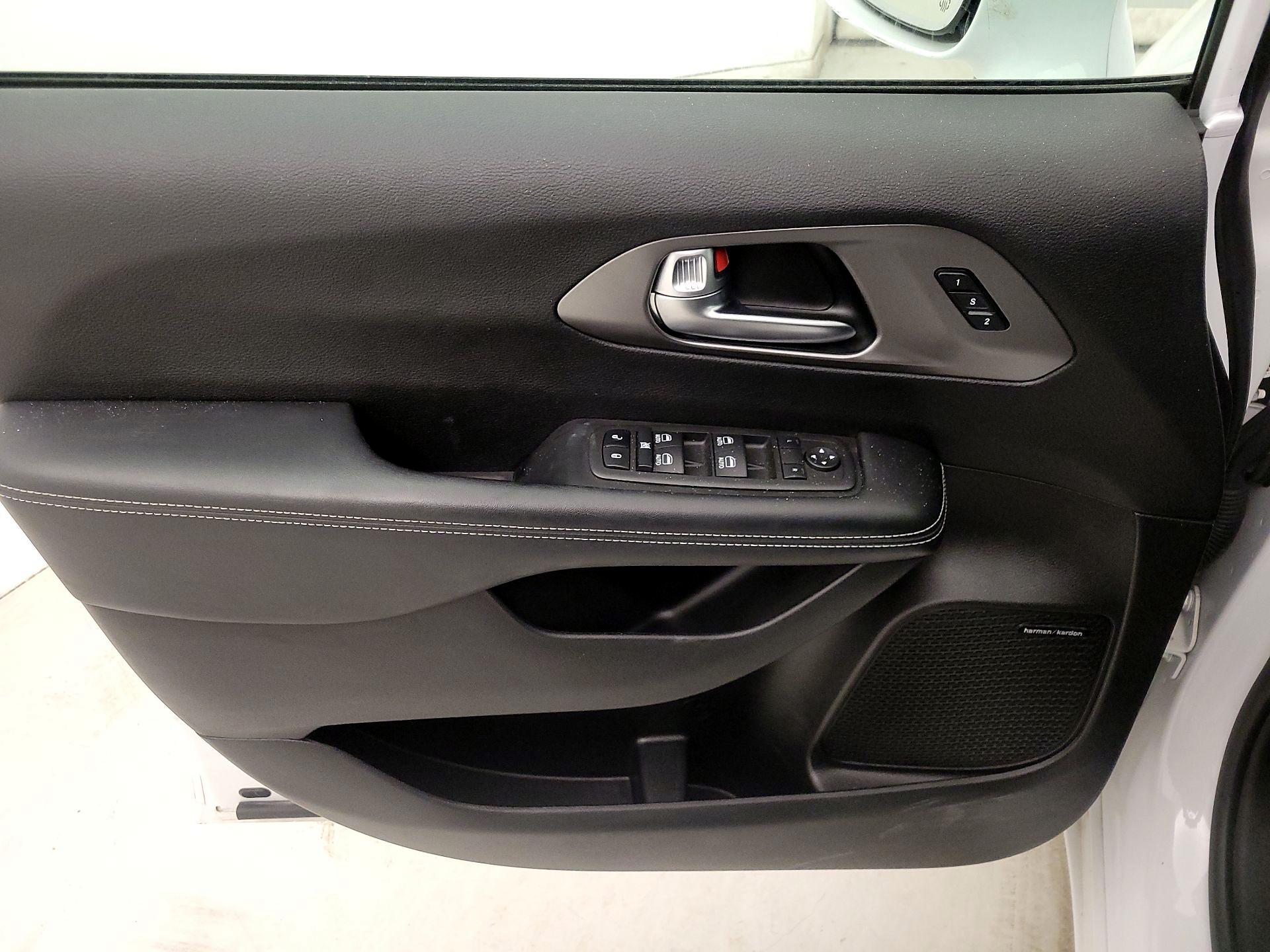 Thumbnail: 2022 Chrysler Pacifica - 12