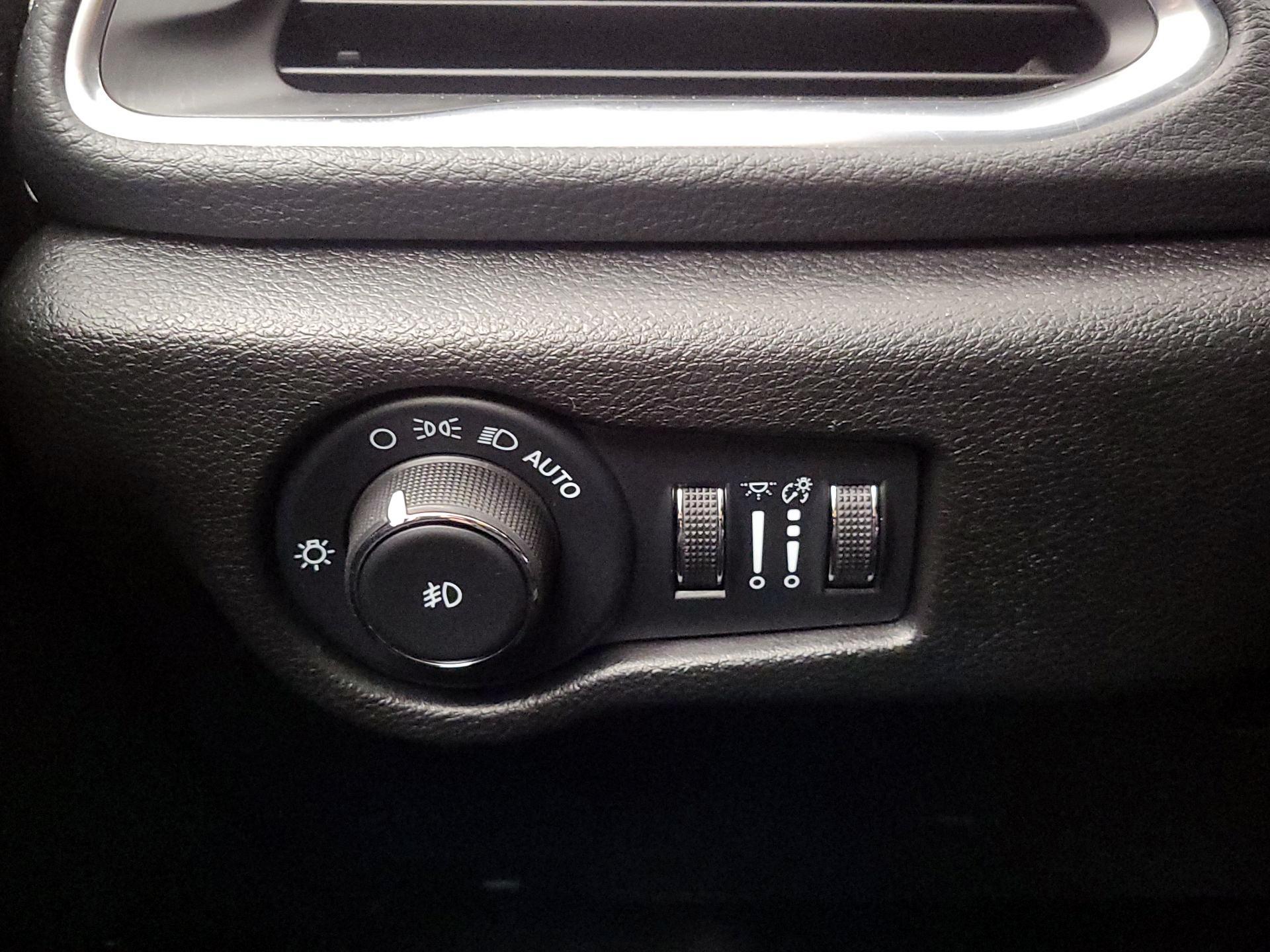 Thumbnail: 2022 Chrysler Pacifica - 13