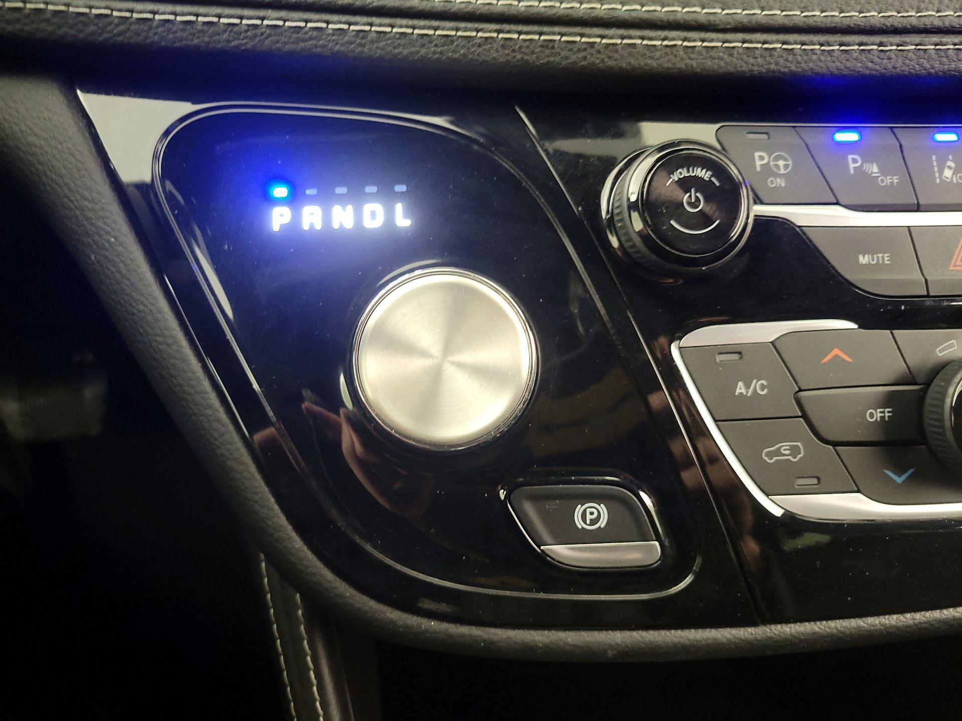 Thumbnail: 2022 Chrysler Pacifica - 18