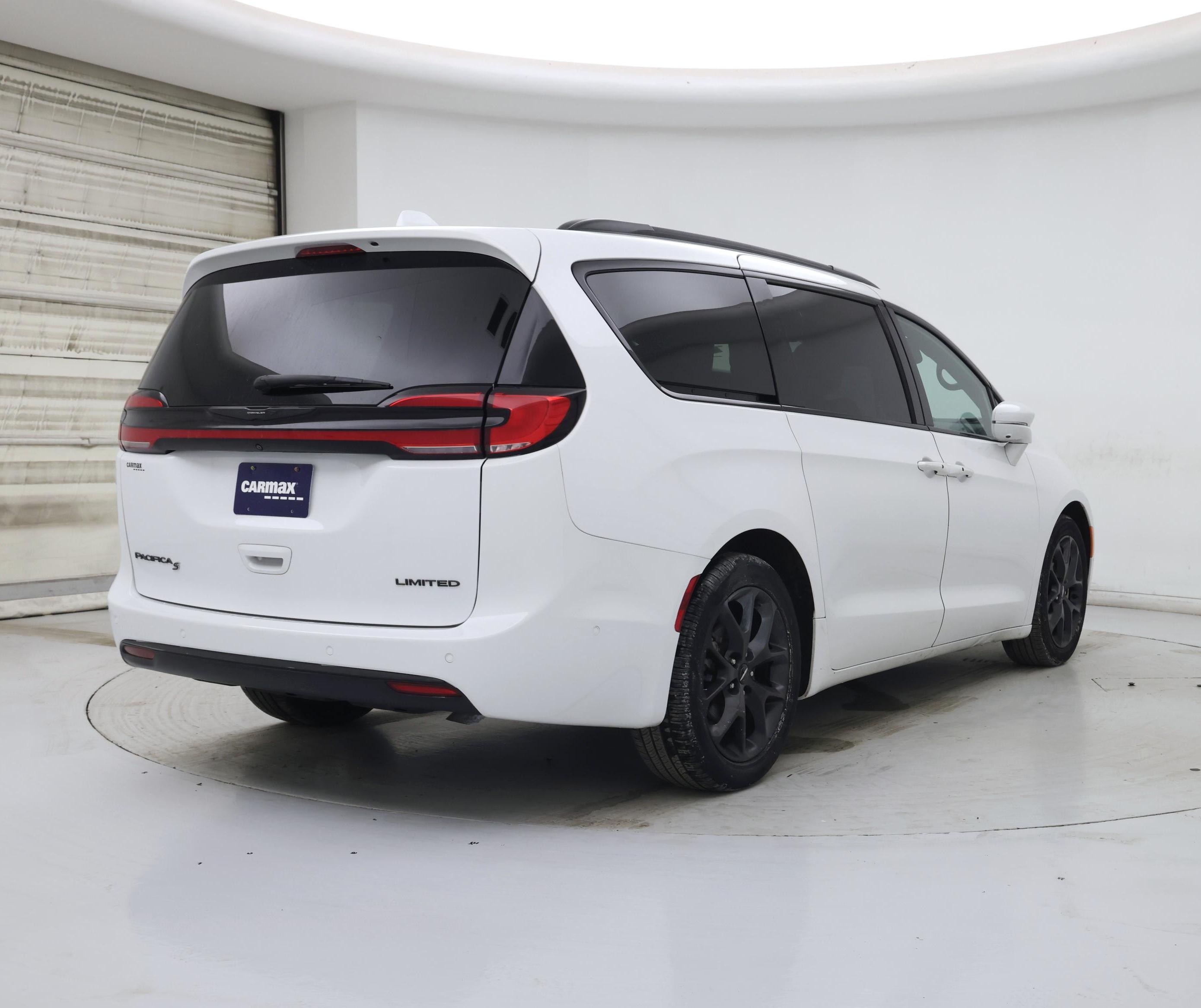 Thumbnail: 2022 Chrysler Pacifica - 8