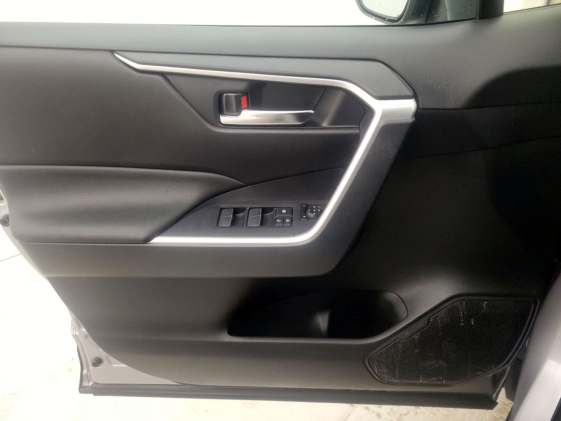 Thumbnail: 2022 Toyota RAV4 - 12