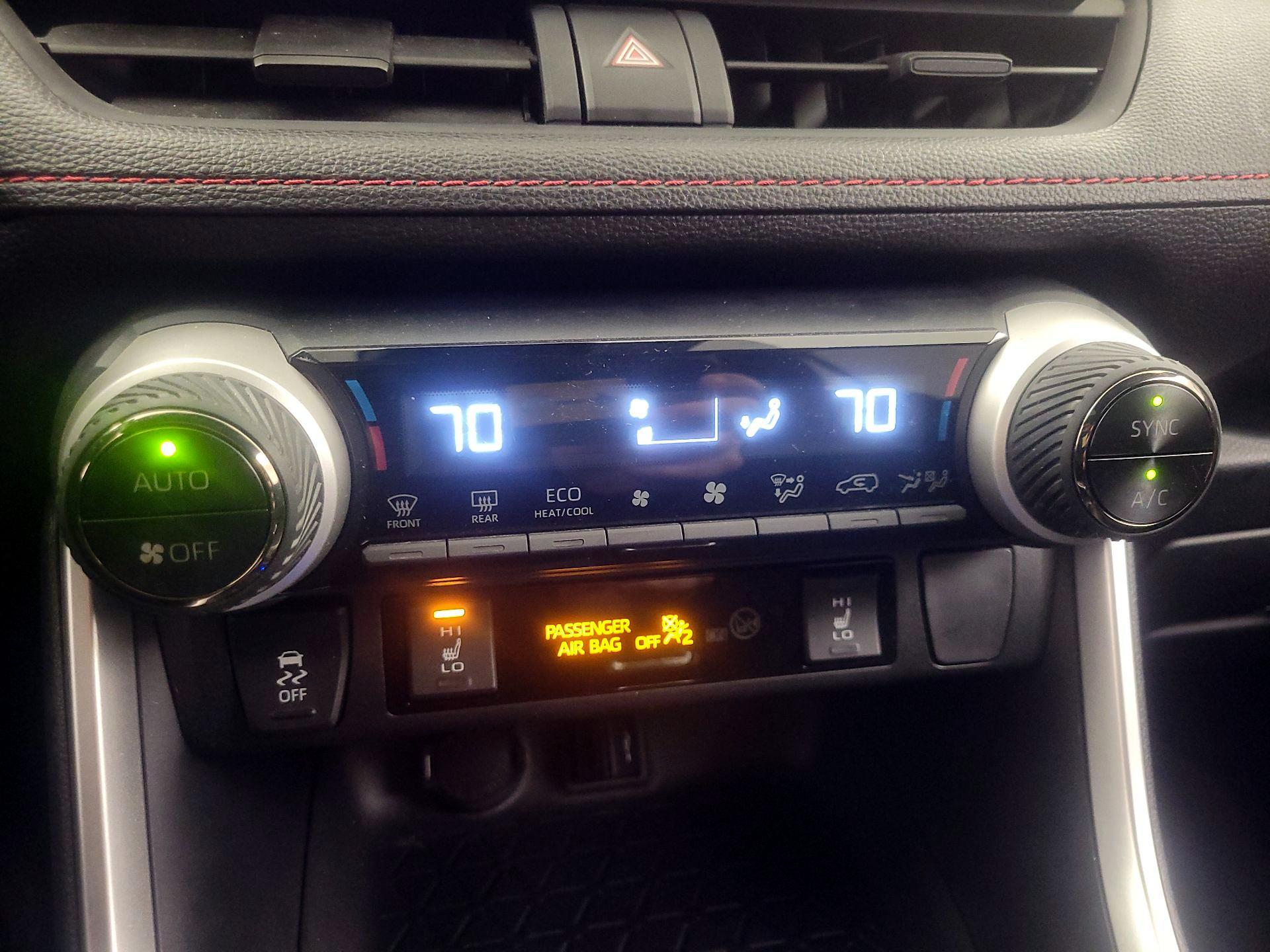 Thumbnail: 2022 Toyota RAV4 - 16