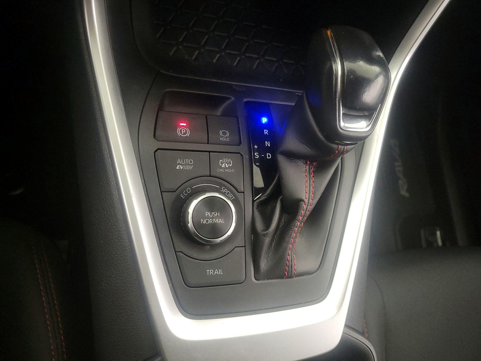 Thumbnail: 2022 Toyota RAV4 - 17