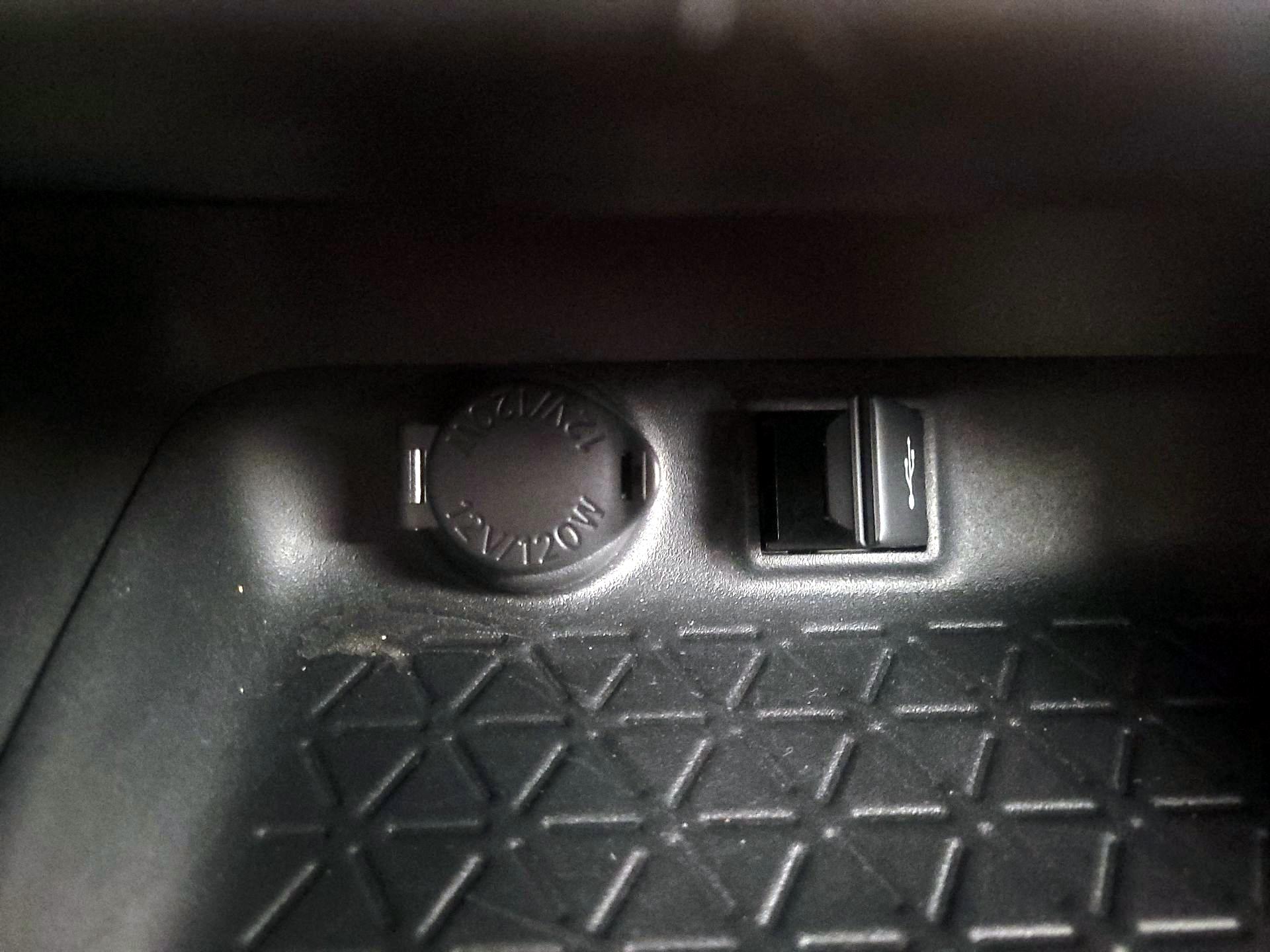 Thumbnail: 2022 Toyota RAV4 - 18