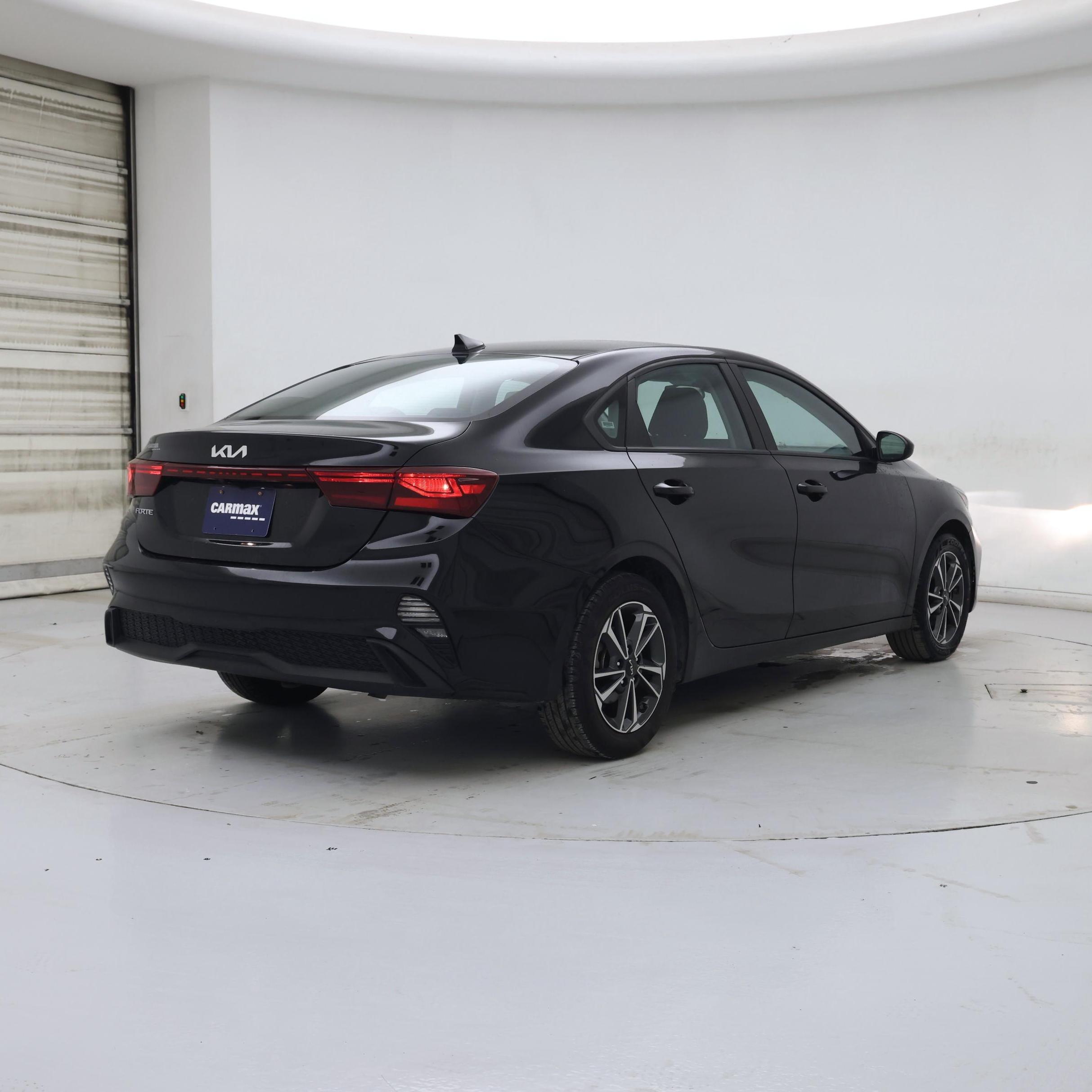 Thumbnail: 2023 Kia Forte - 8