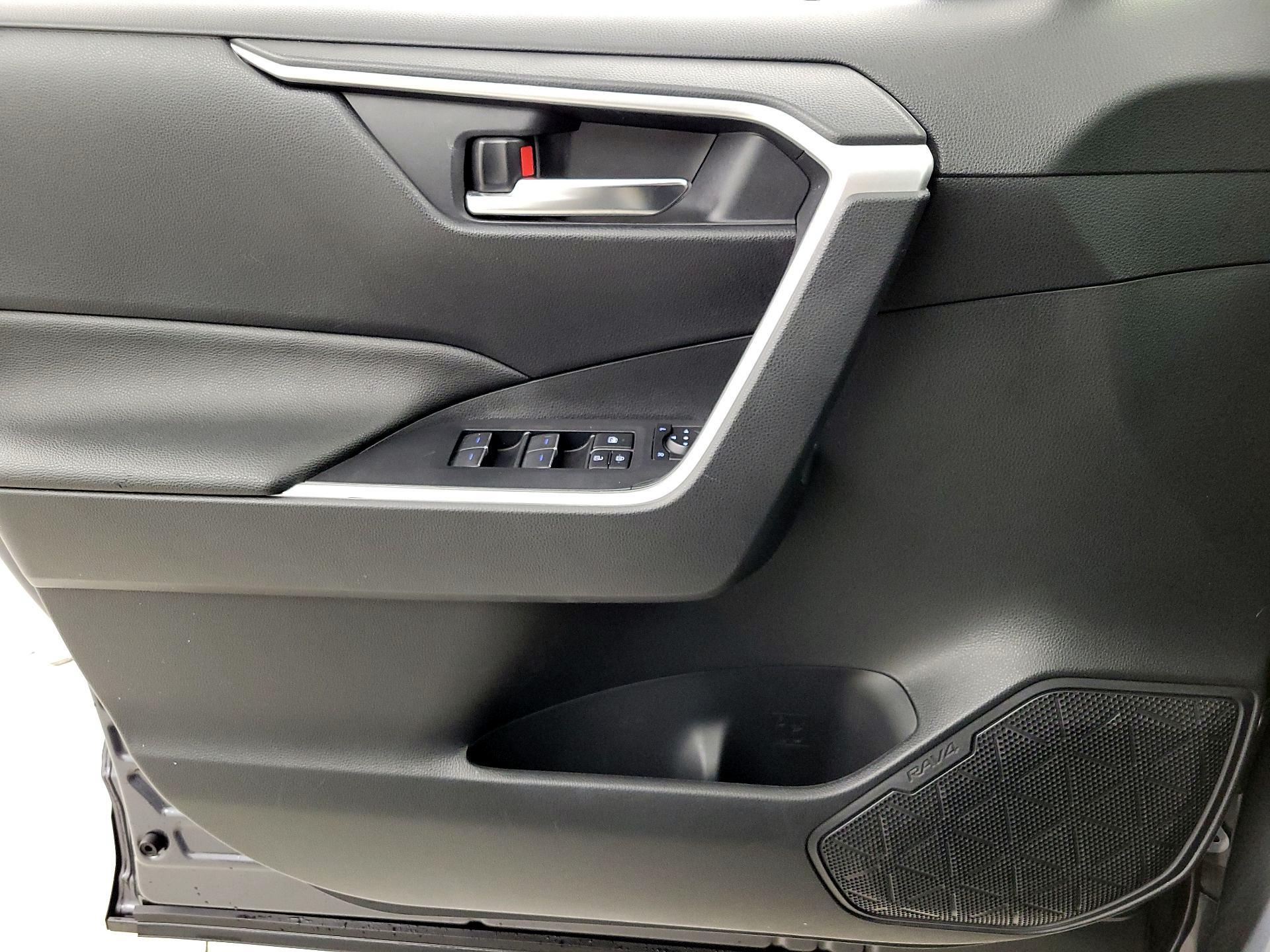 Thumbnail: 2022 Toyota RAV4 - 12