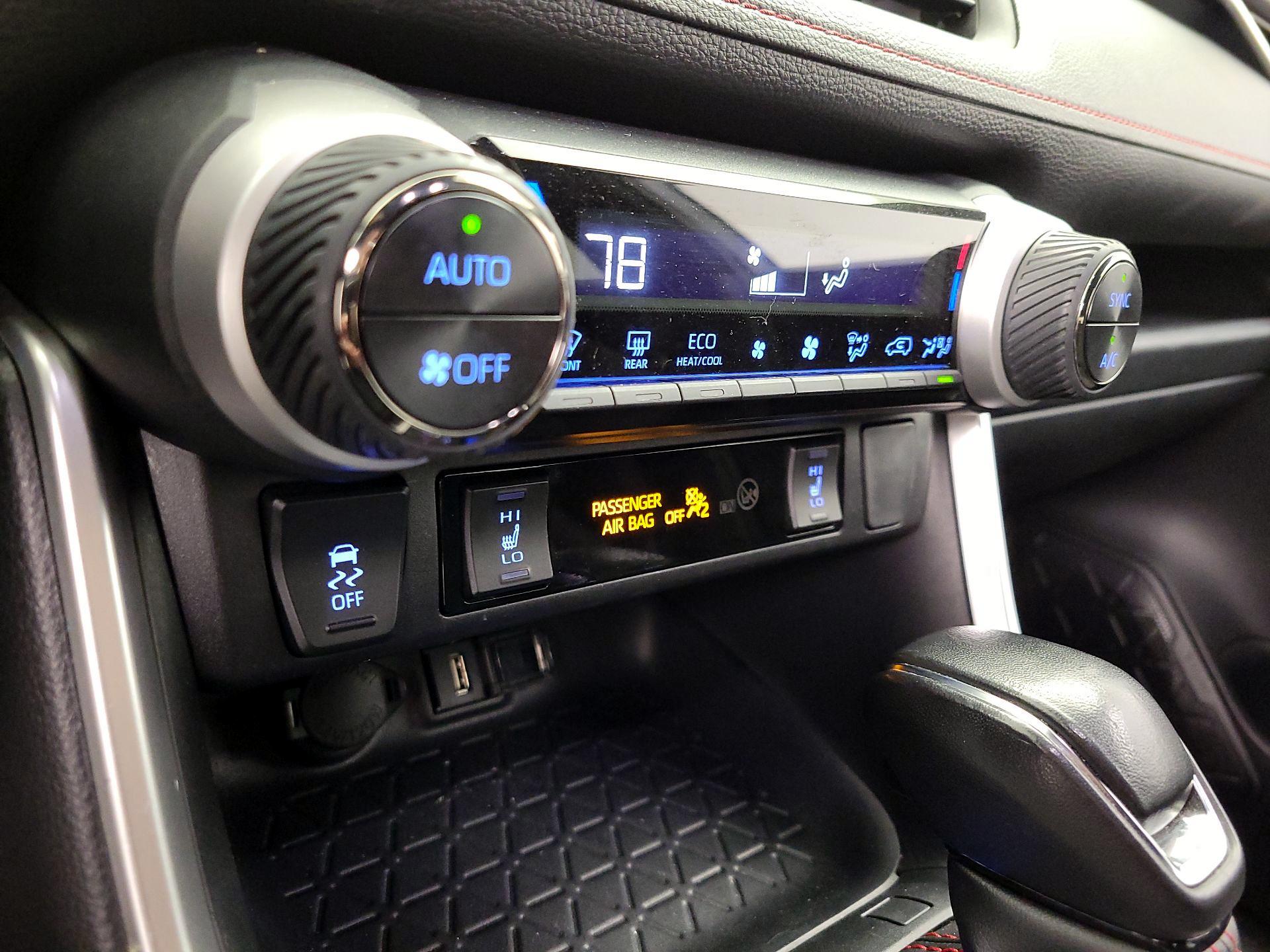 Thumbnail: 2022 Toyota RAV4 - 16