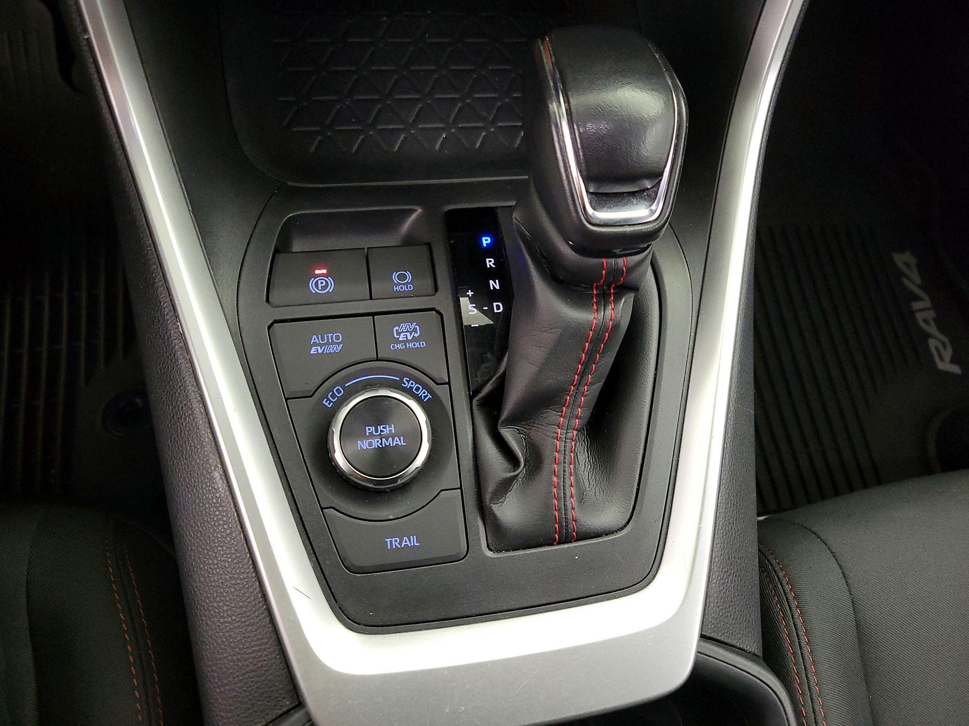 Thumbnail: 2022 Toyota RAV4 - 17