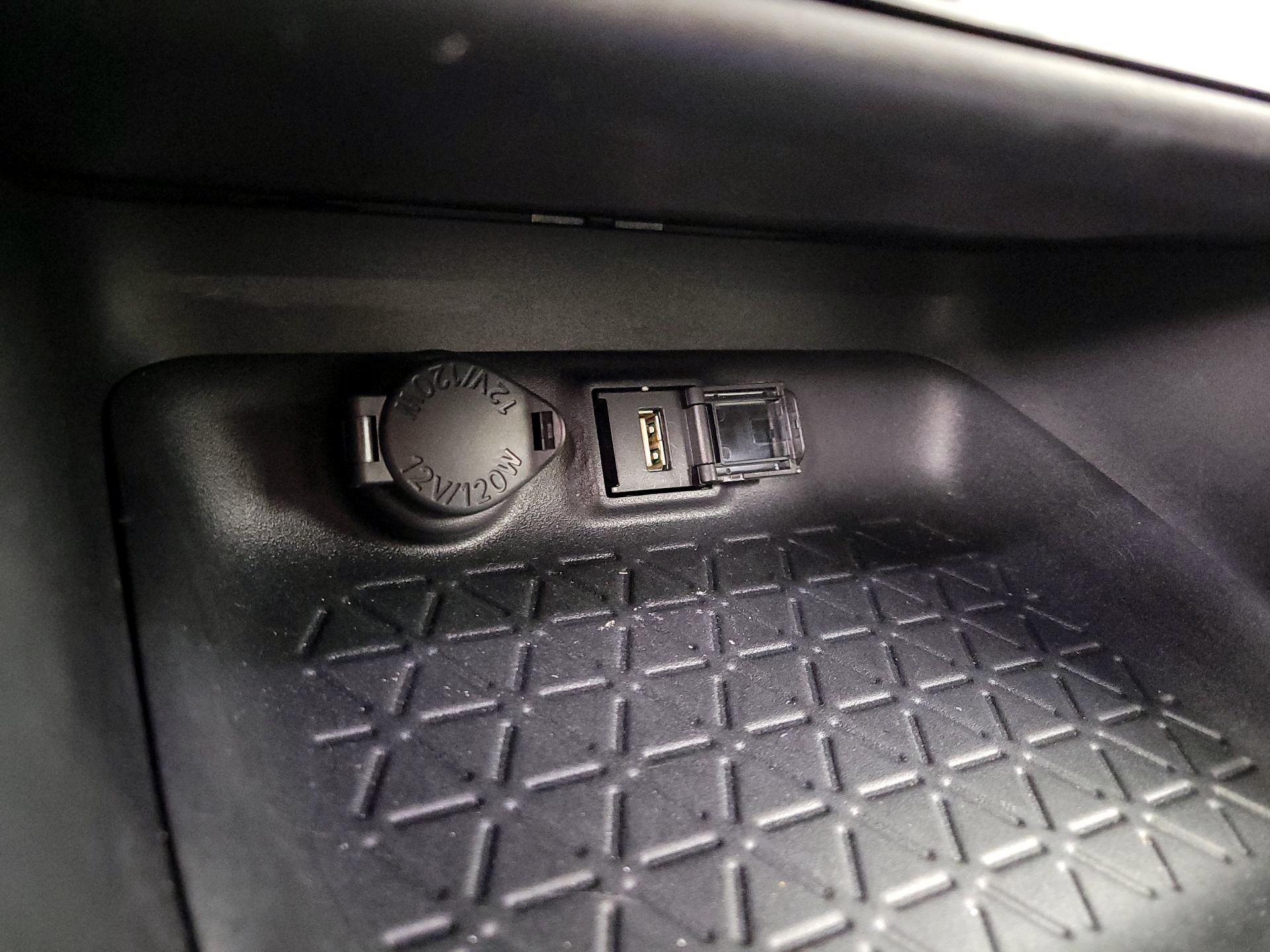 Thumbnail: 2022 Toyota RAV4 - 18