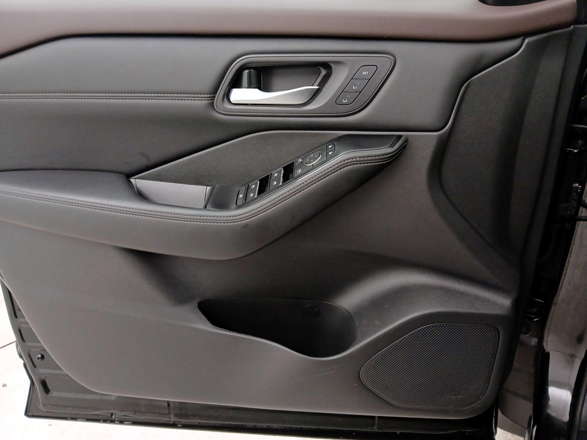 Thumbnail: 2023 Nissan Rogue - 12