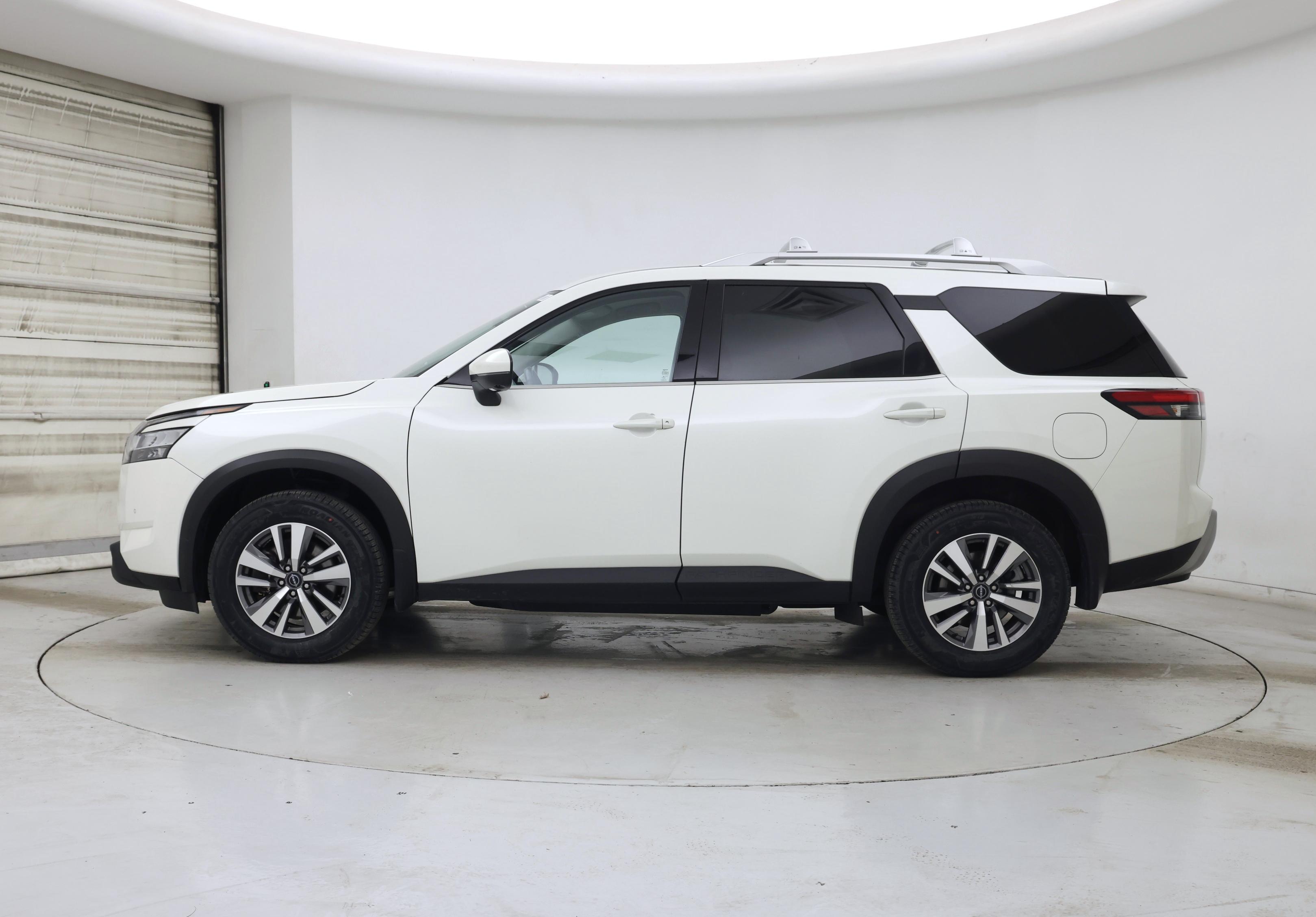 Thumbnail: 2023 Nissan Pathfinder - 3