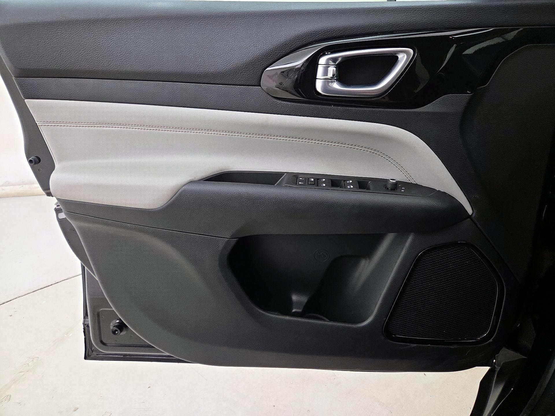 Thumbnail: 2022 Jeep Compass - 12