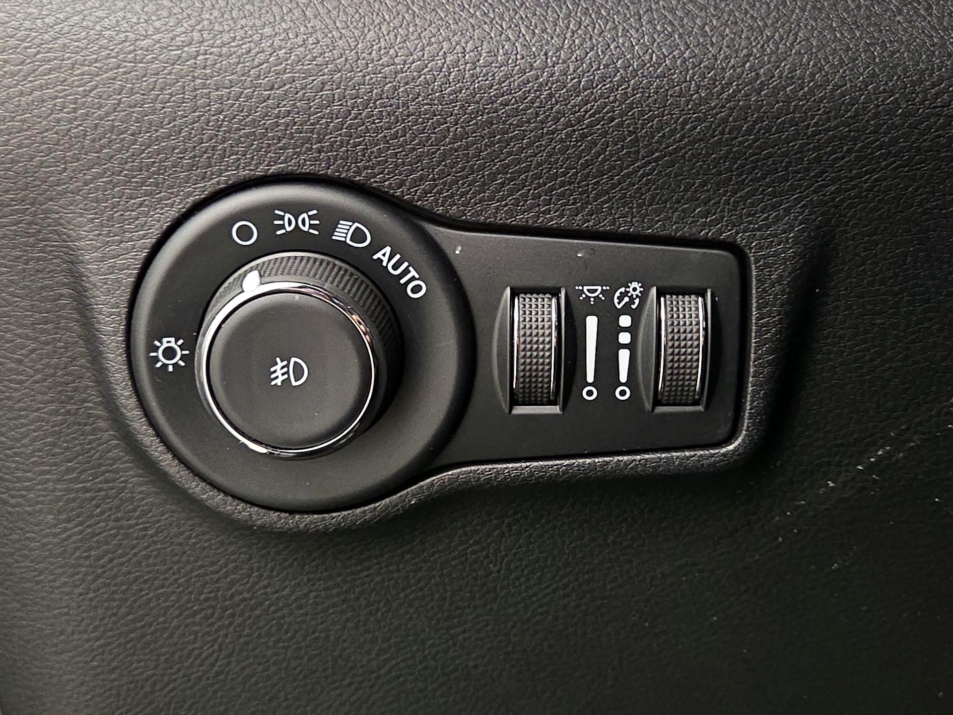 Thumbnail: 2022 Jeep Compass - 13