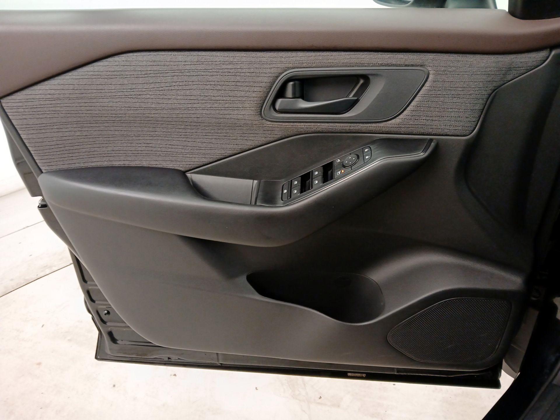 Thumbnail: 2023 Nissan Rogue - 12