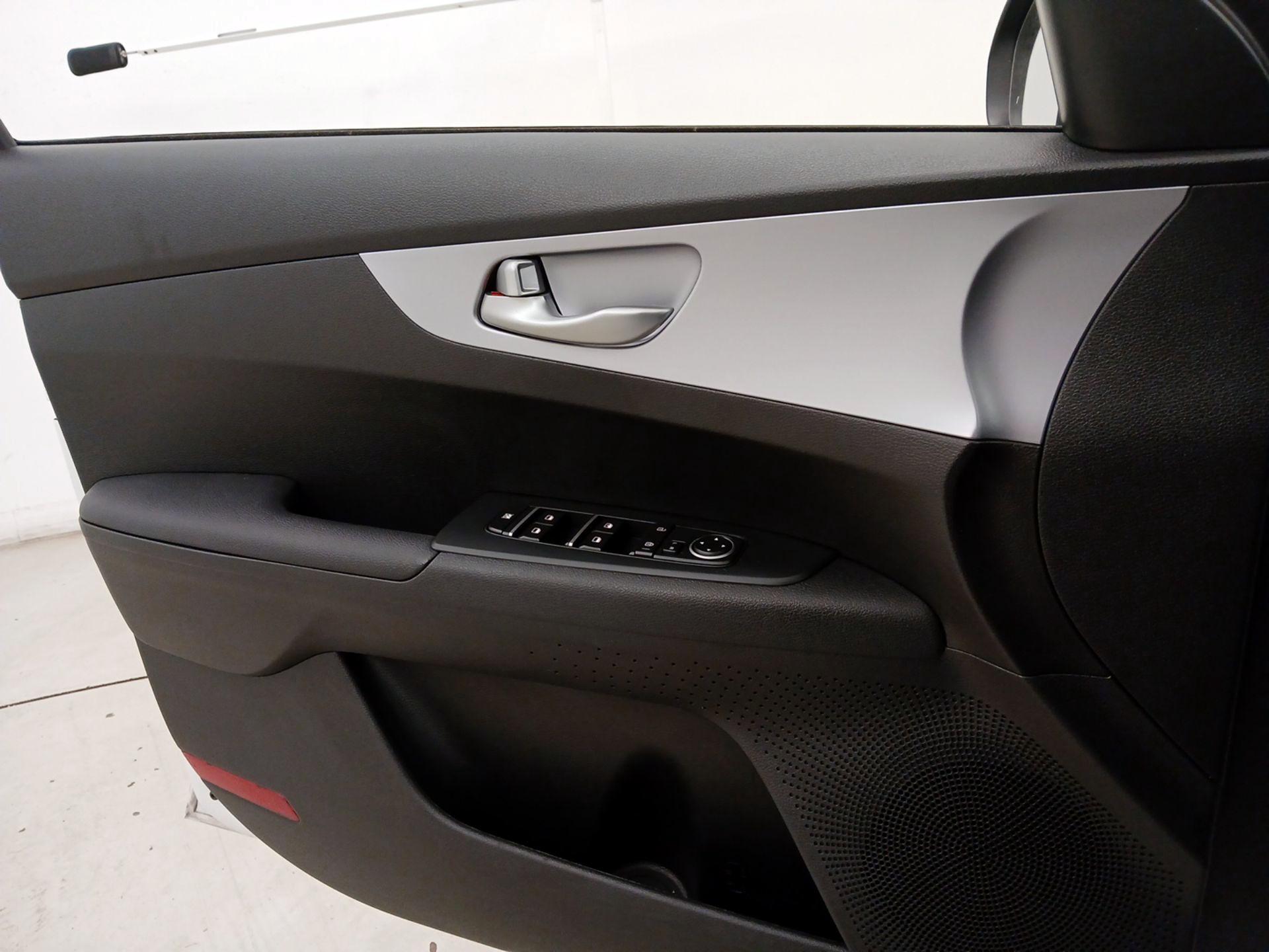 Thumbnail: 2024 Kia Forte - 12