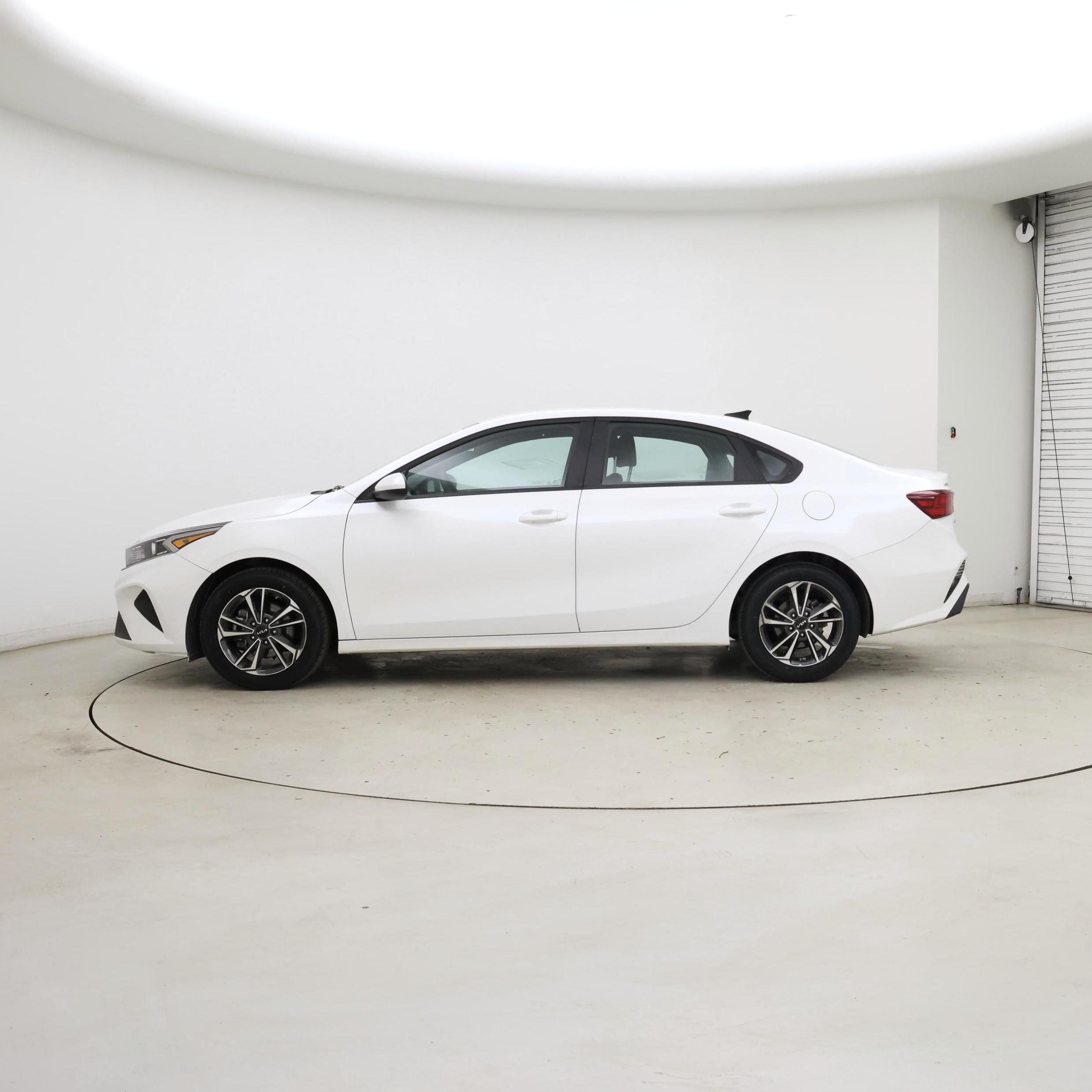 Thumbnail: 2024 Kia Forte - 3