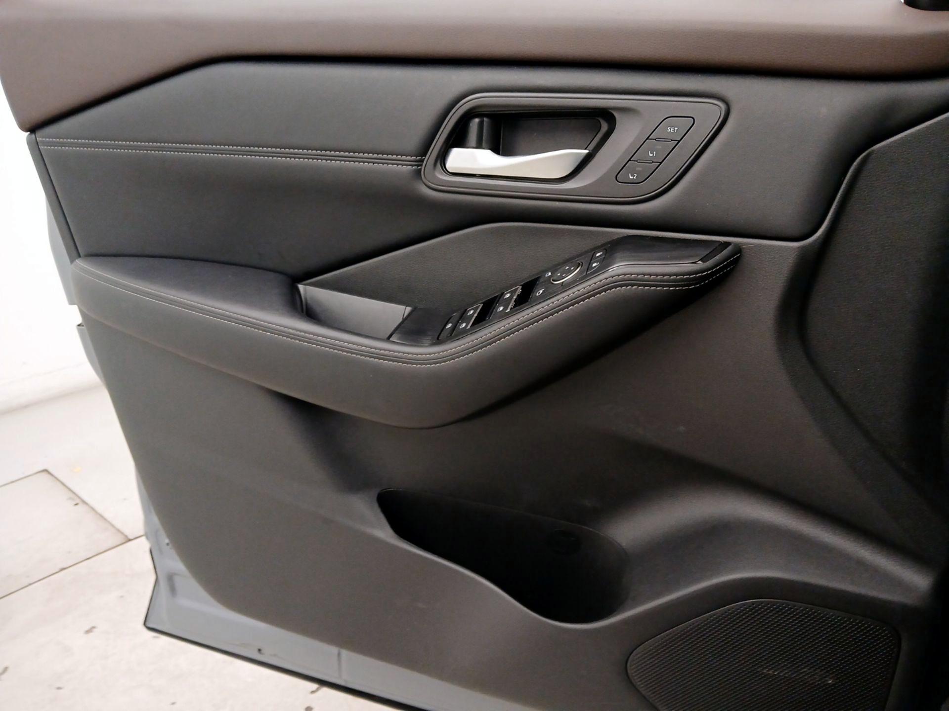 Thumbnail: 2022 Nissan Rogue - 12