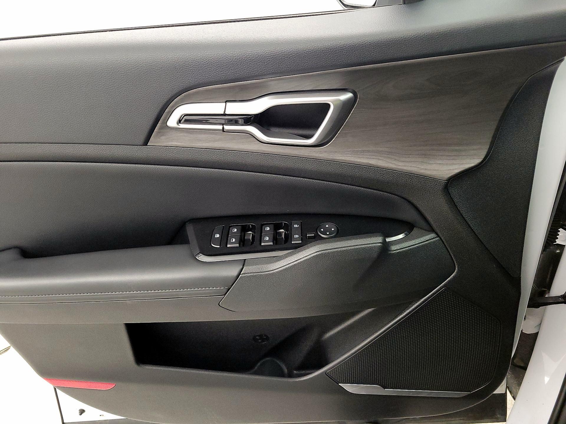 Thumbnail: 2023 Kia Sportage - 12