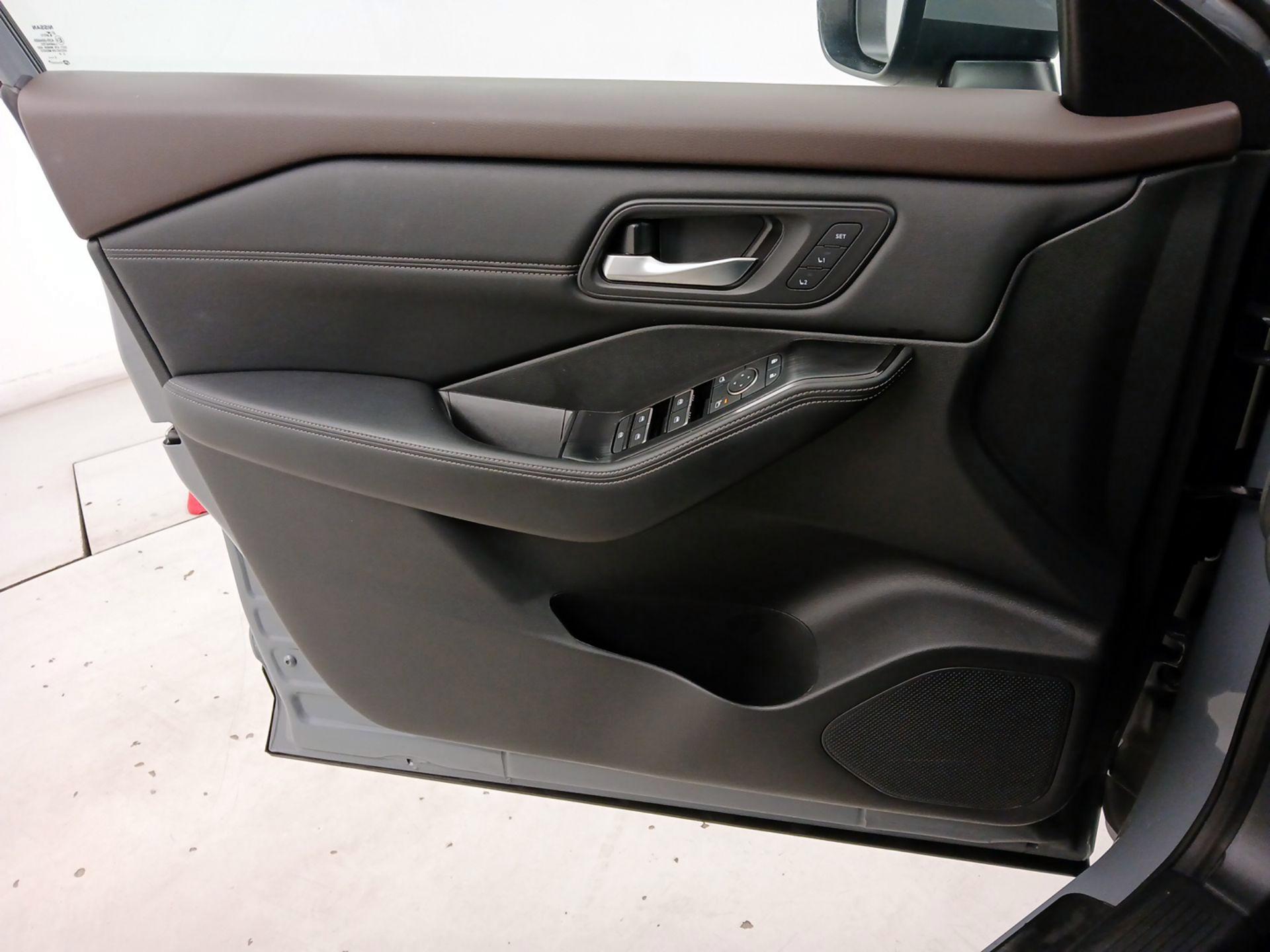 Thumbnail: 2023 Nissan Rogue - 12