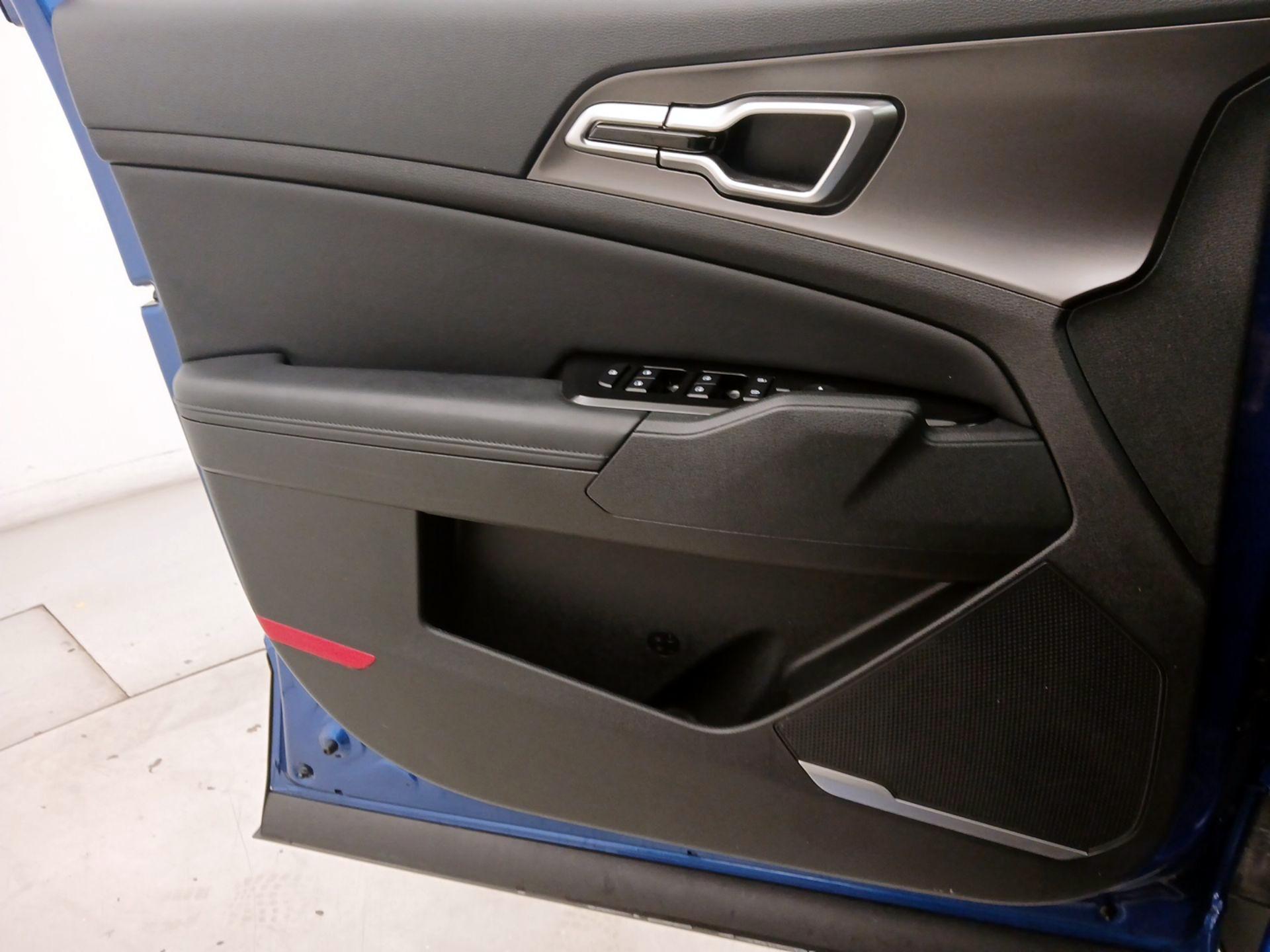 Thumbnail: 2023 Kia Sportage - 12