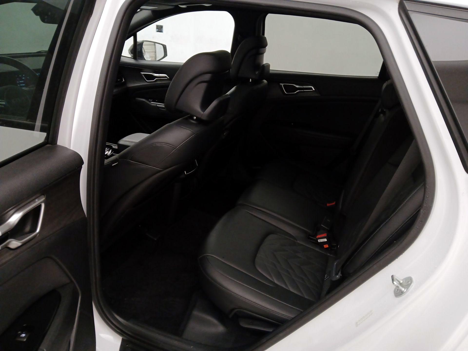 Thumbnail: 2023 Kia Sportage - 20