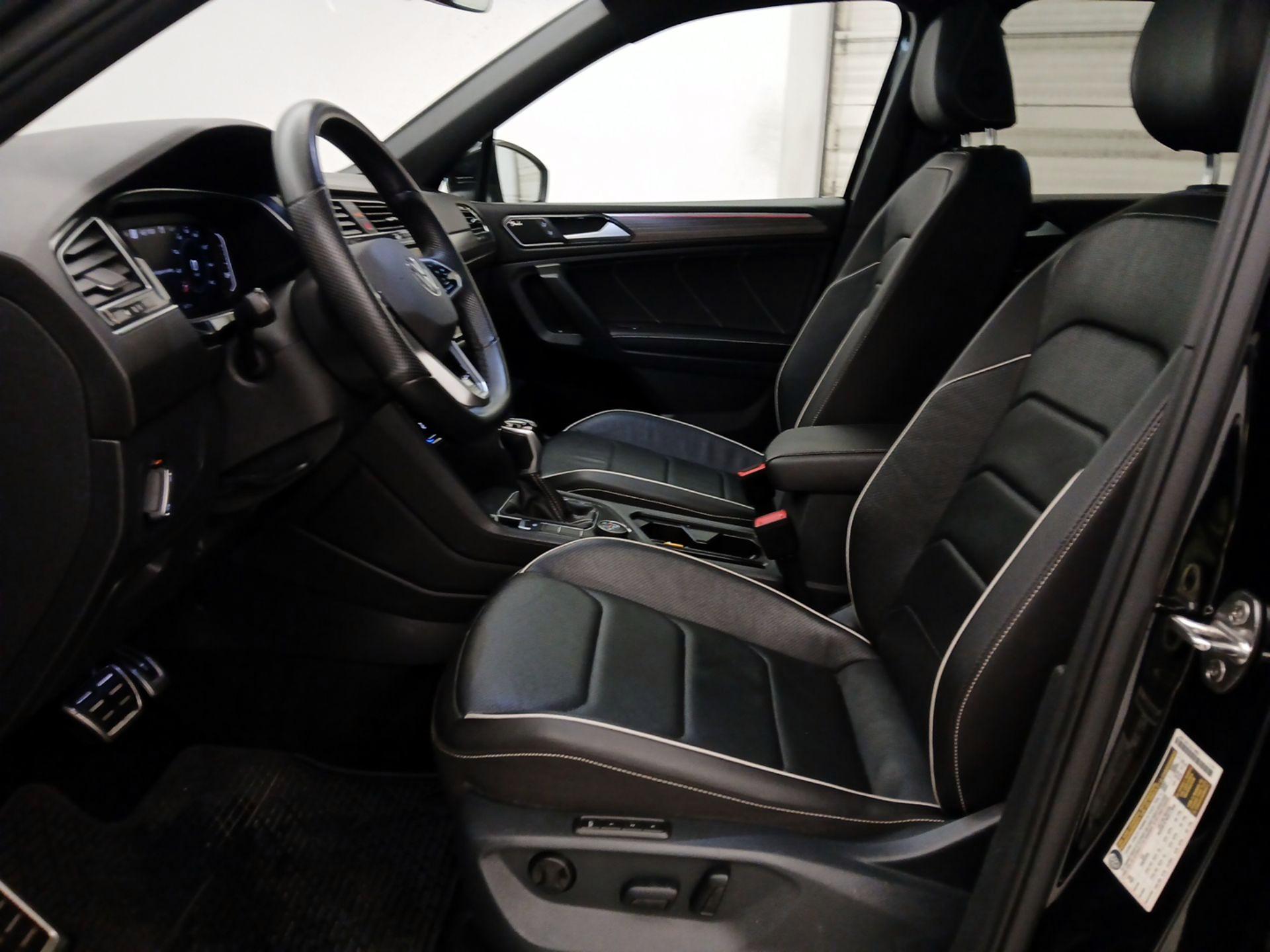 Thumbnail: 2022 Volkswagen Tiguan - 11