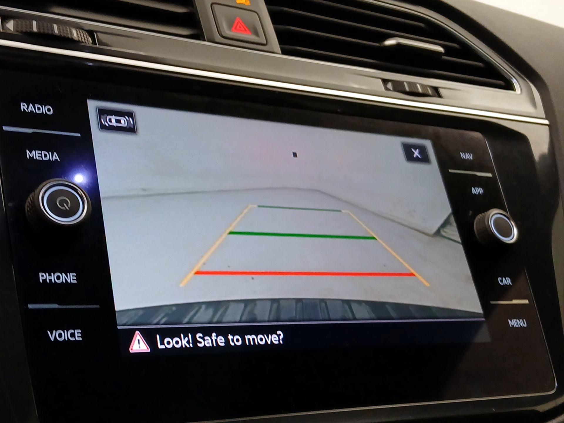 Thumbnail: 2022 Volkswagen Tiguan - 14