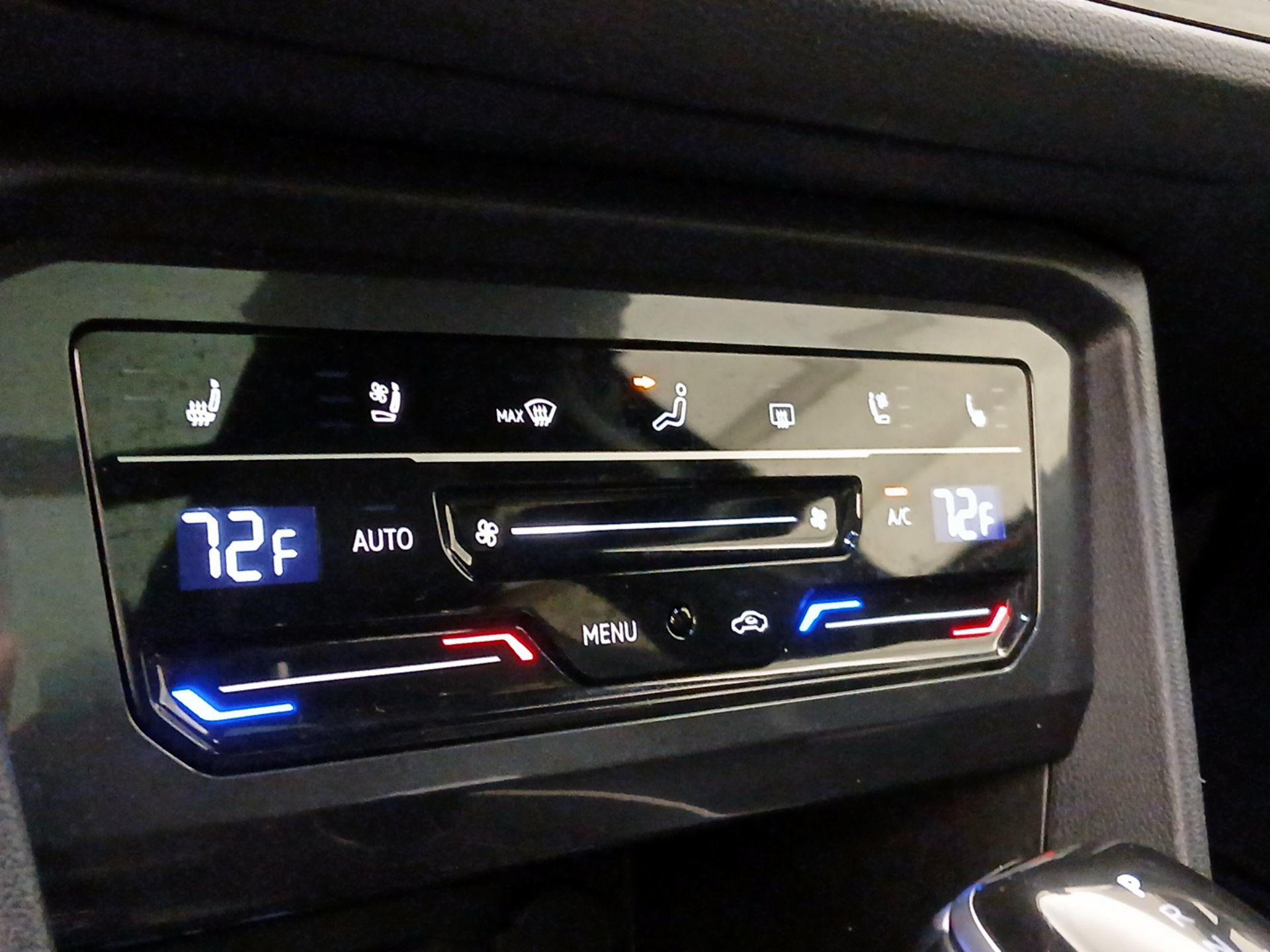 Thumbnail: 2022 Volkswagen Tiguan - 16