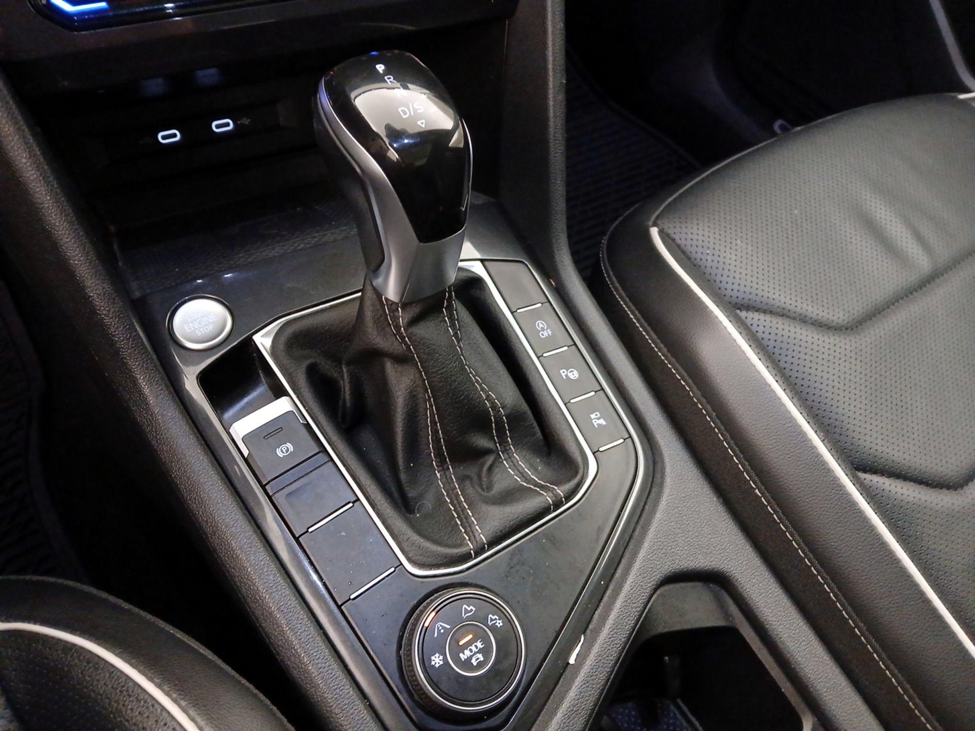 Thumbnail: 2022 Volkswagen Tiguan - 17