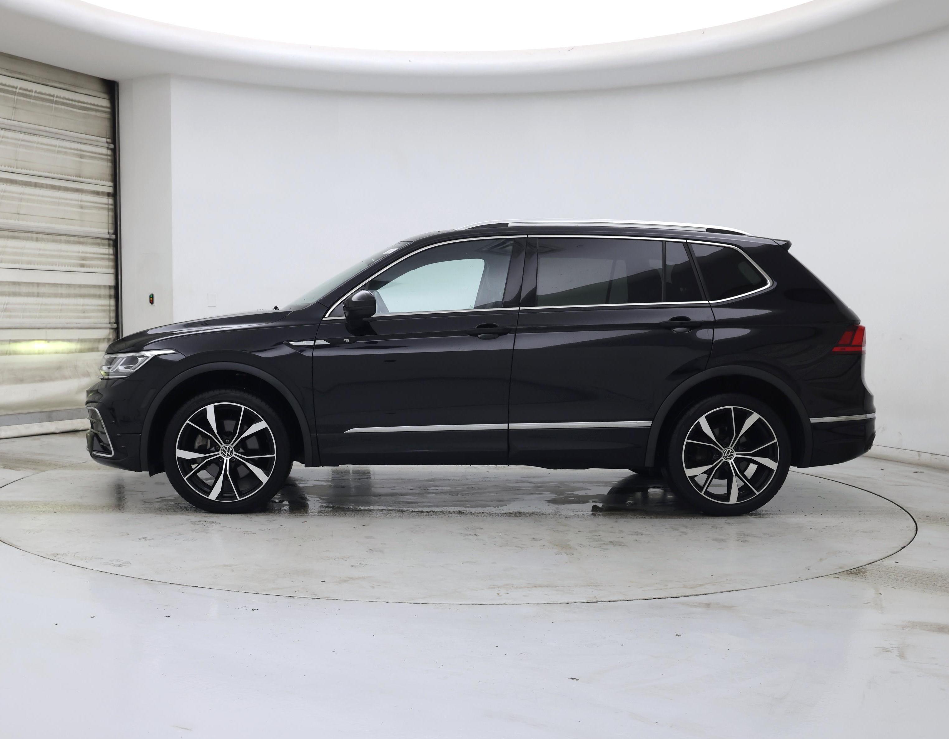 Thumbnail: 2022 Volkswagen Tiguan - 3