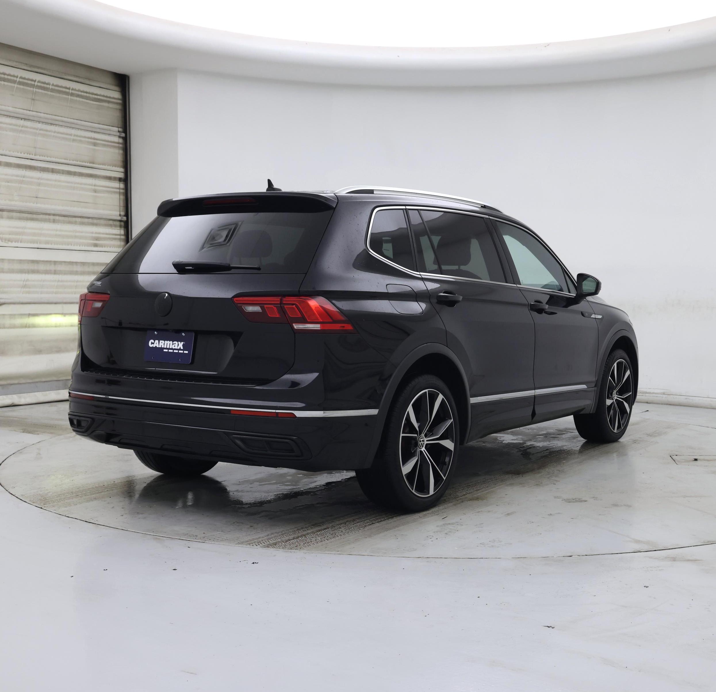 Thumbnail: 2022 Volkswagen Tiguan - 8