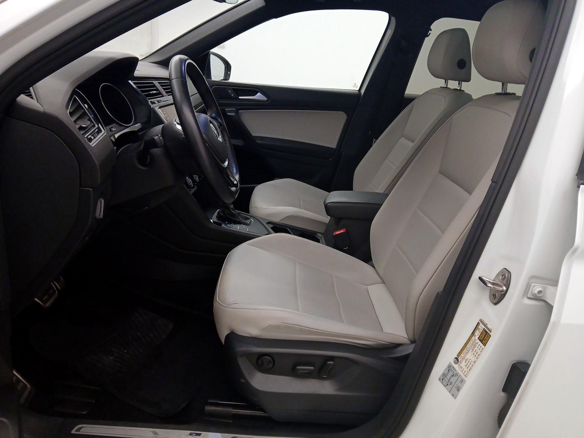 Thumbnail: 2021 Volkswagen Tiguan - 11